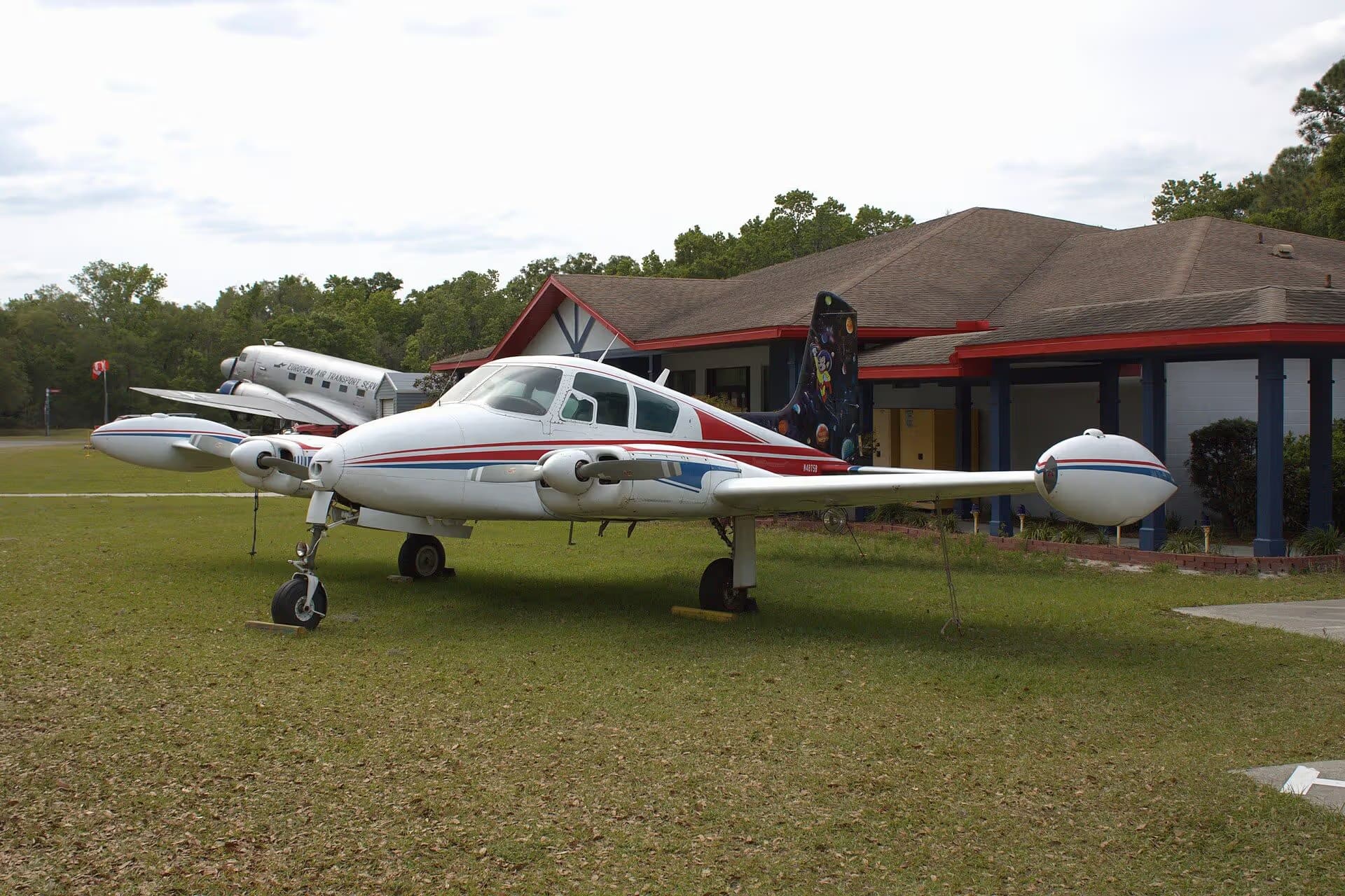 N4875B — Twin-engine aircraft