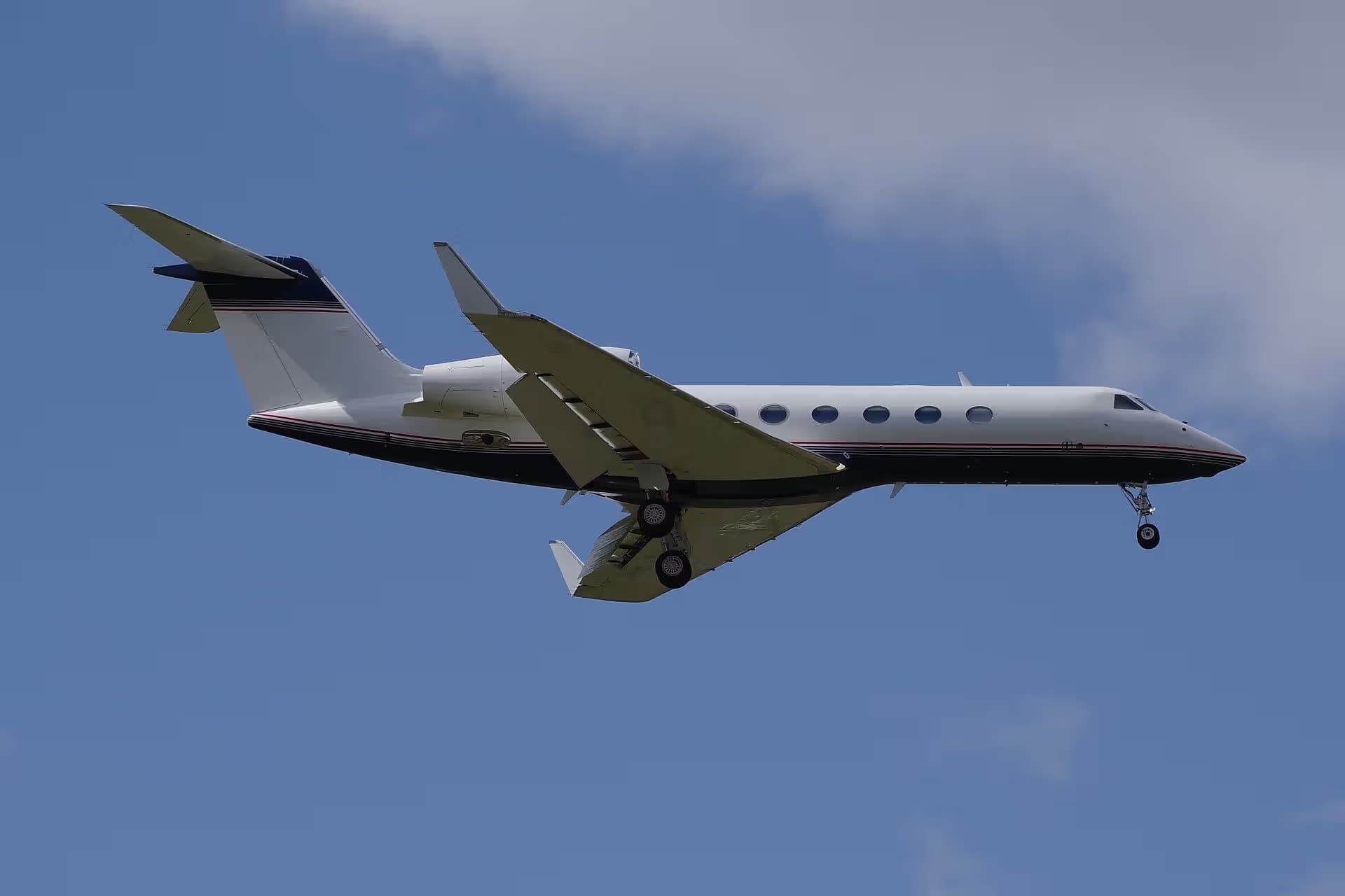 N59CF — Business jet