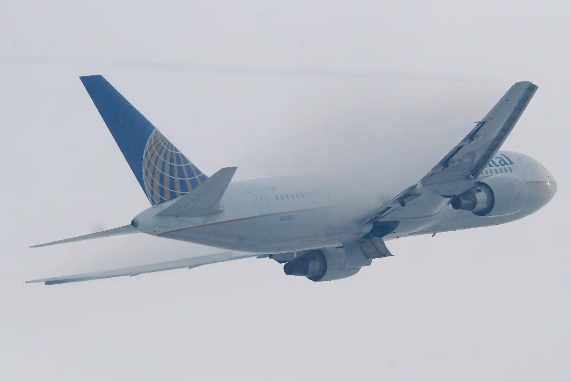 N73152 — Twin-engine aircraft