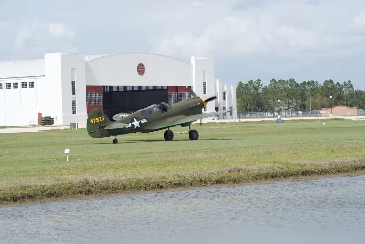 Unidentified — Single-engine aircraft