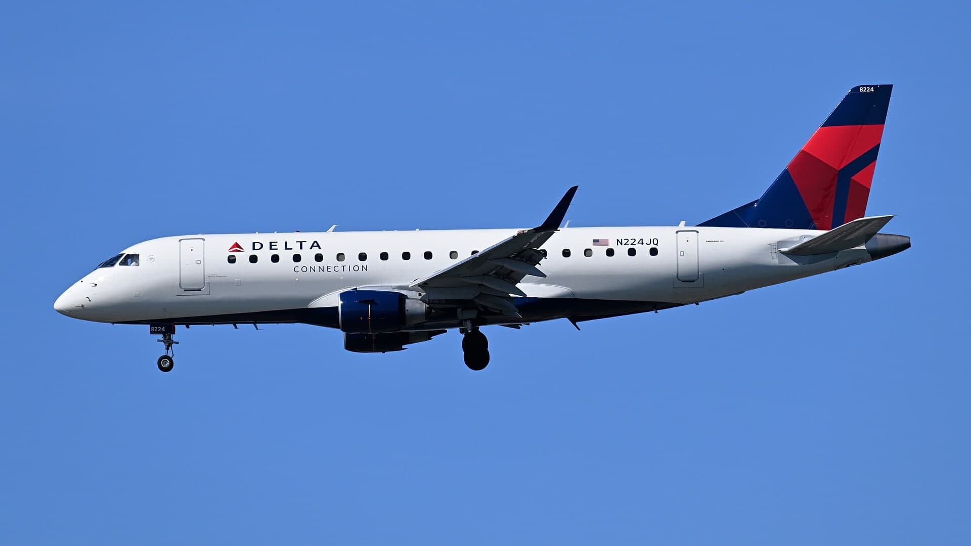 N224JQ — Twin-engine aircraft