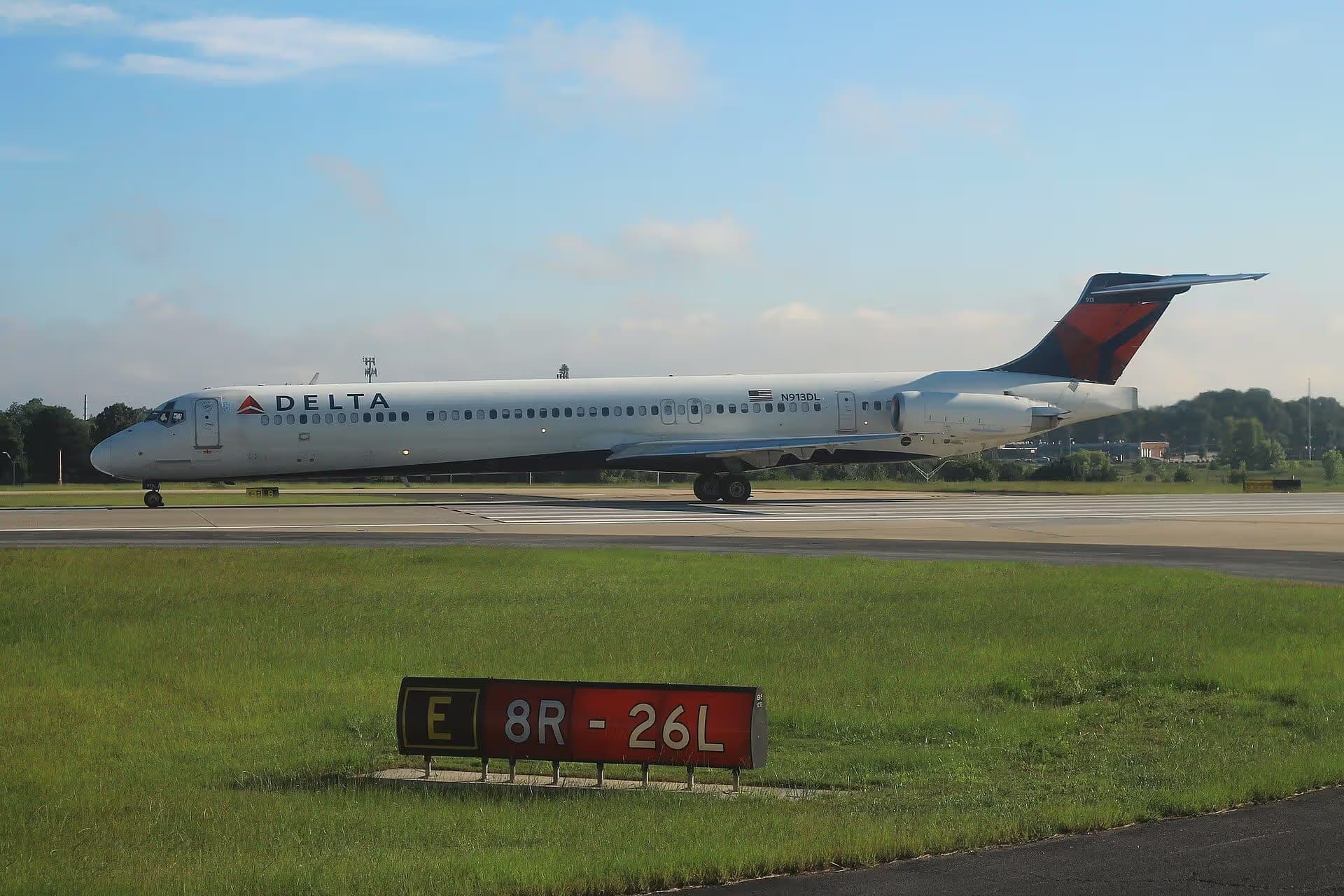 N913DL — Aircraft