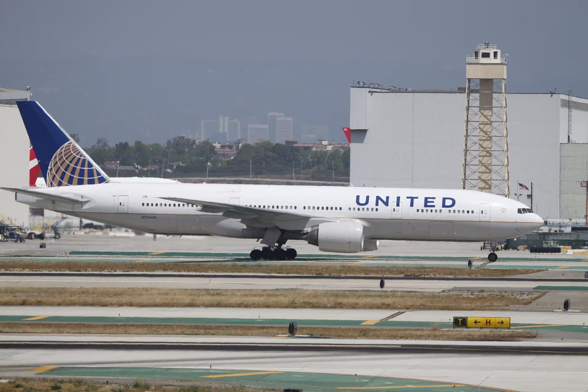 N224UA — Boeing