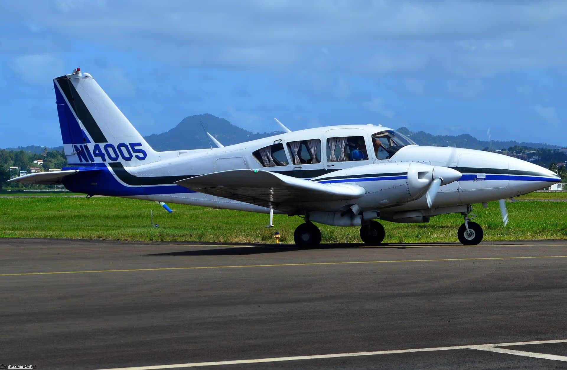 N14005 — Twin-engine aircraft