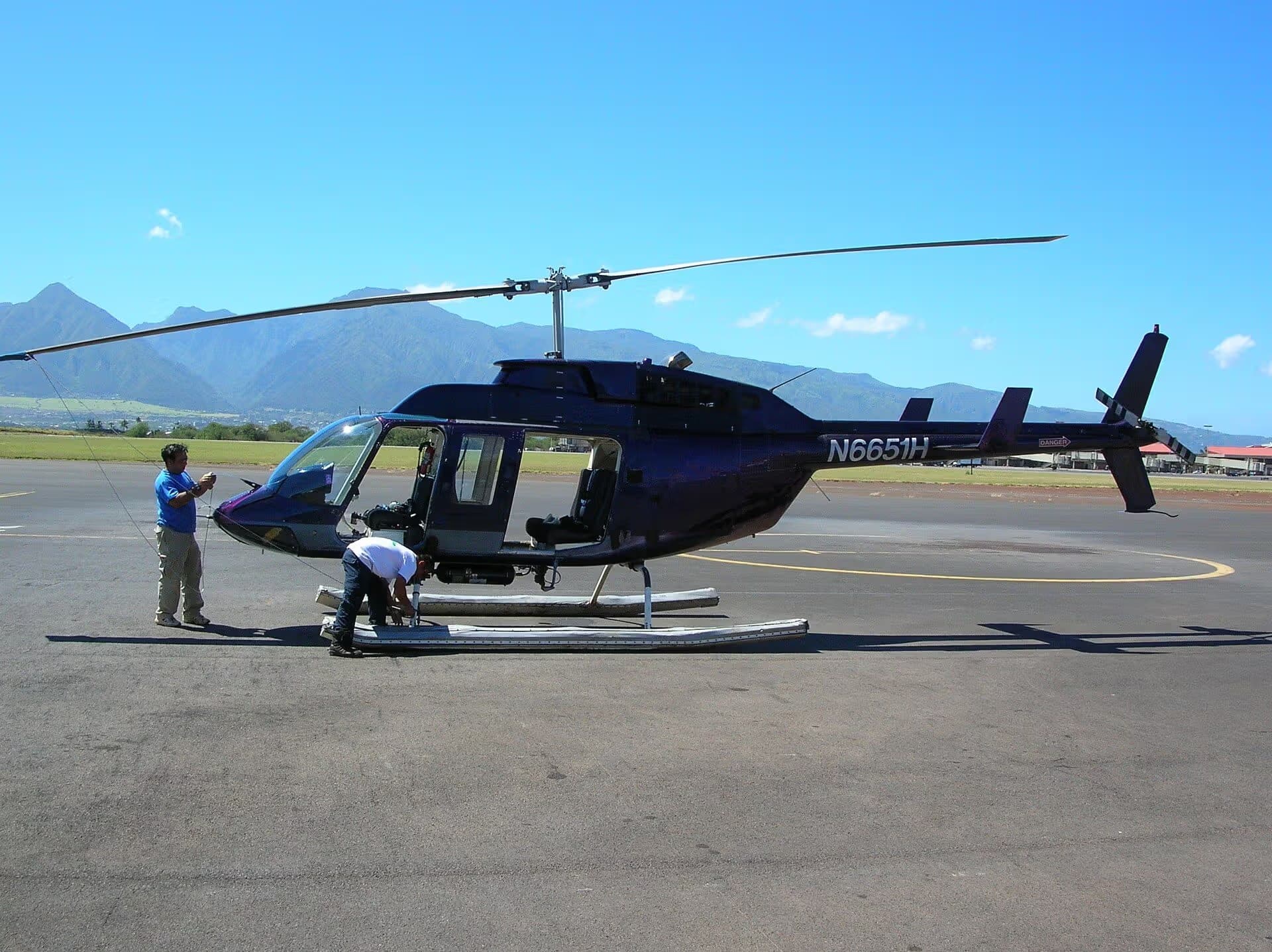 N6651H — Helicopter