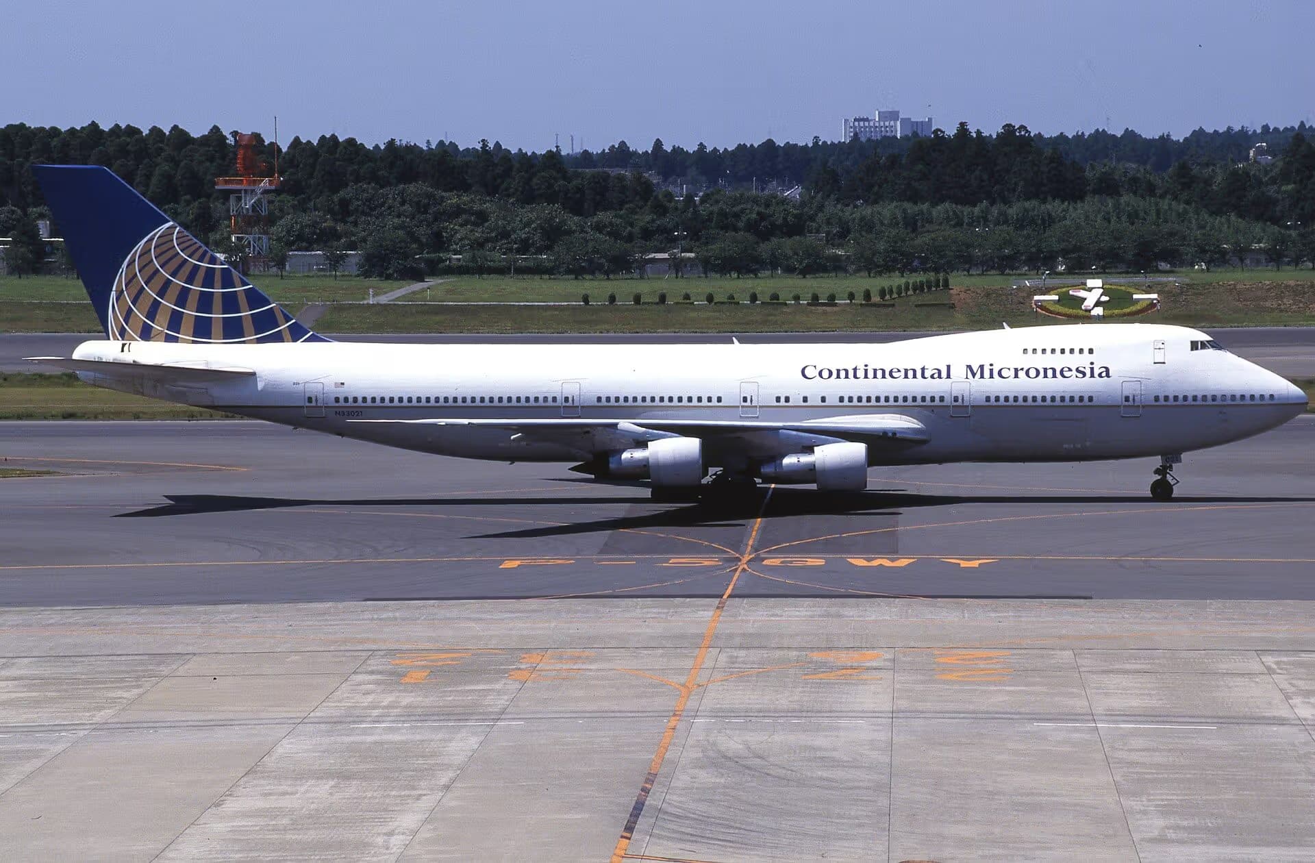 N33021 — Boeing