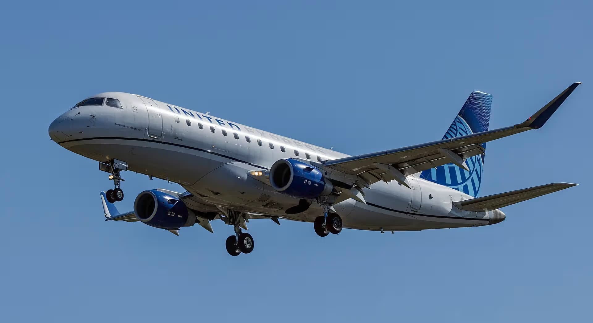 N84307 — Twin-engine aircraft