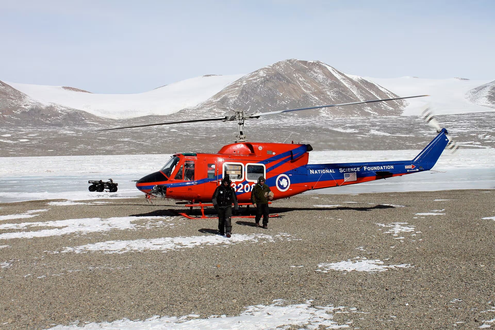 N3208H — Helicopter