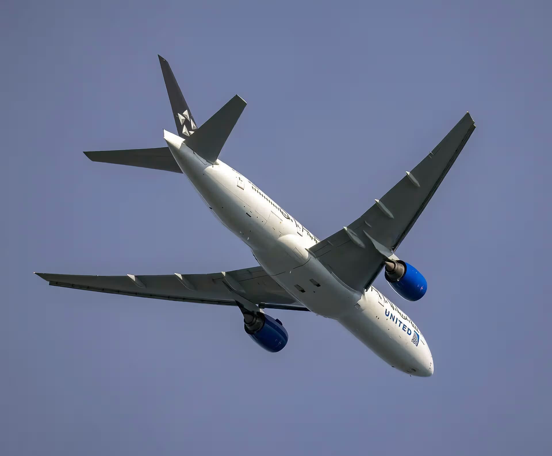 N794UA — Twin-engine aircraft