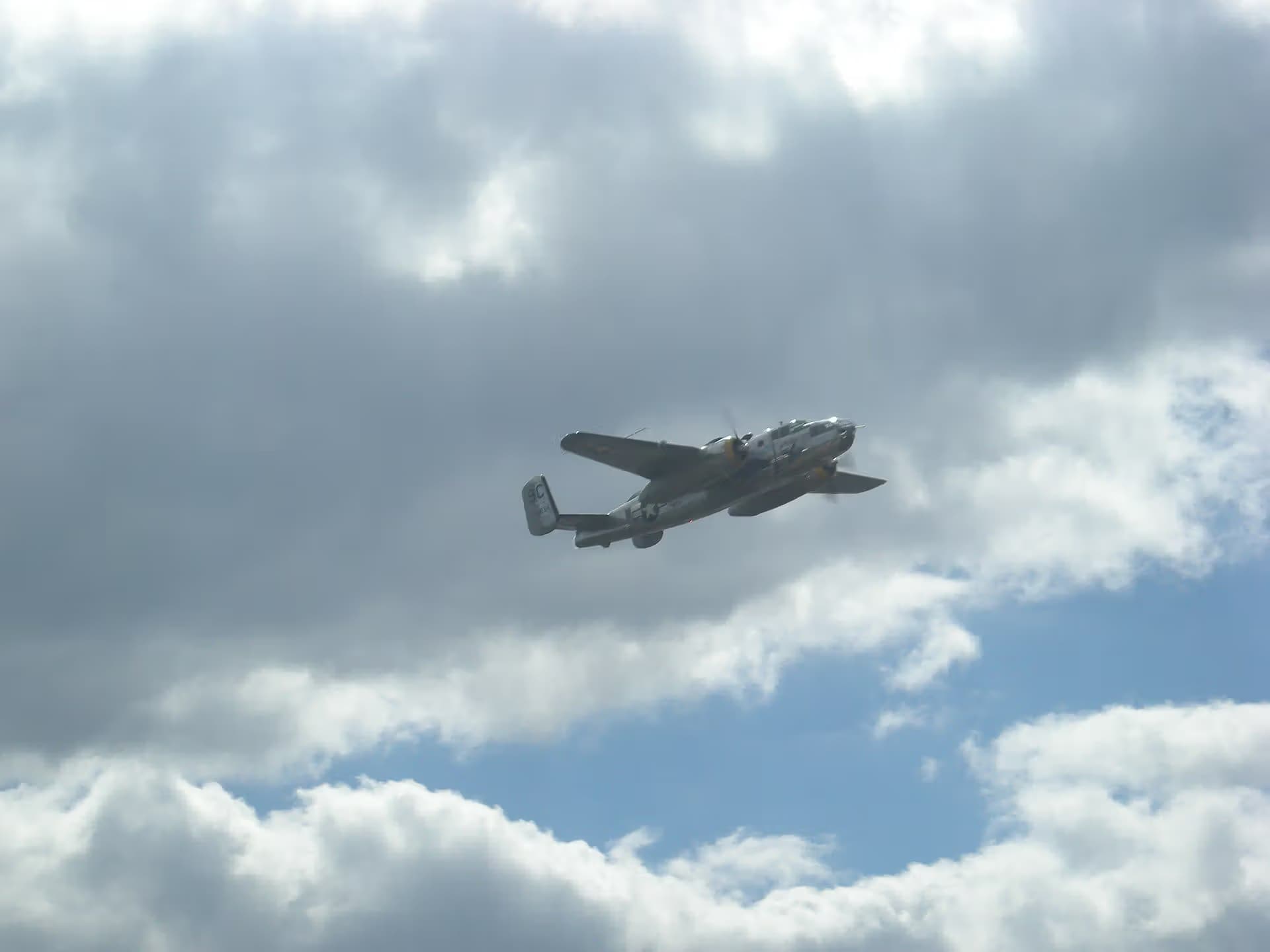 Unidentified — Twin-engine aircraft