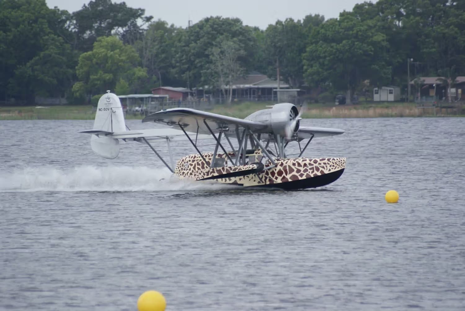 Unidentified — Single-engine aircraft