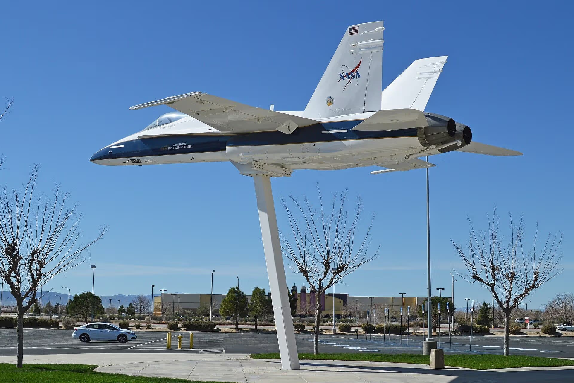 N842NA — Twin-engine aircraft