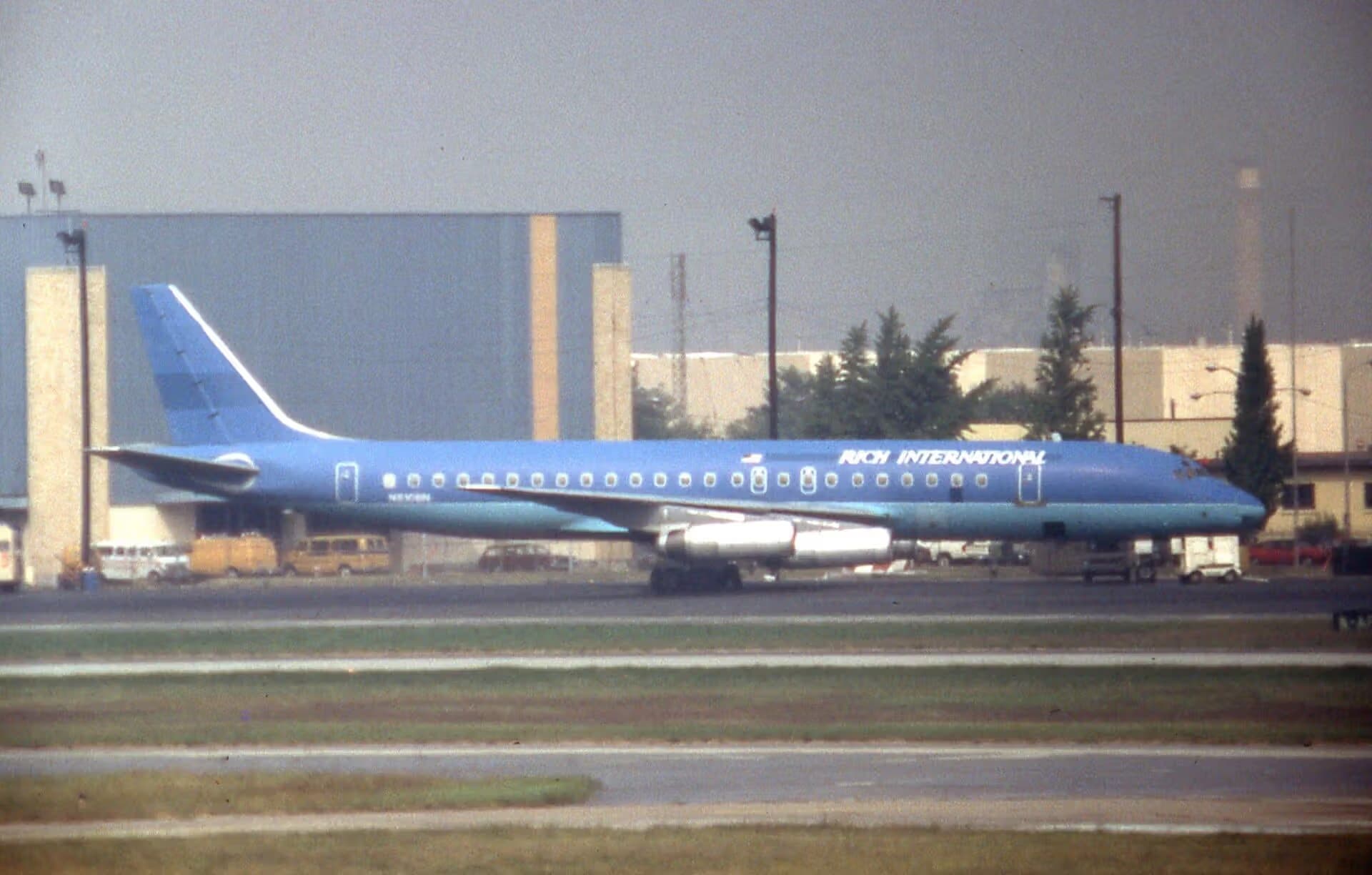 N810BN — Twin-engine aircraft