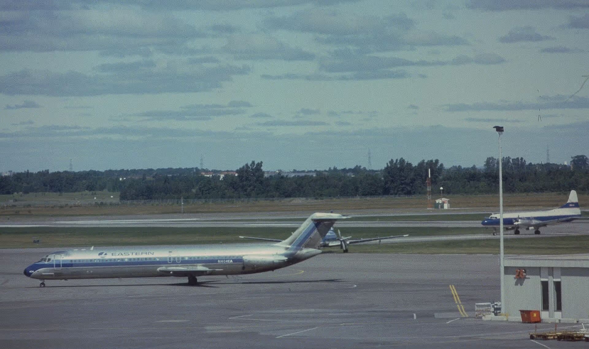 N404EA — Douglas