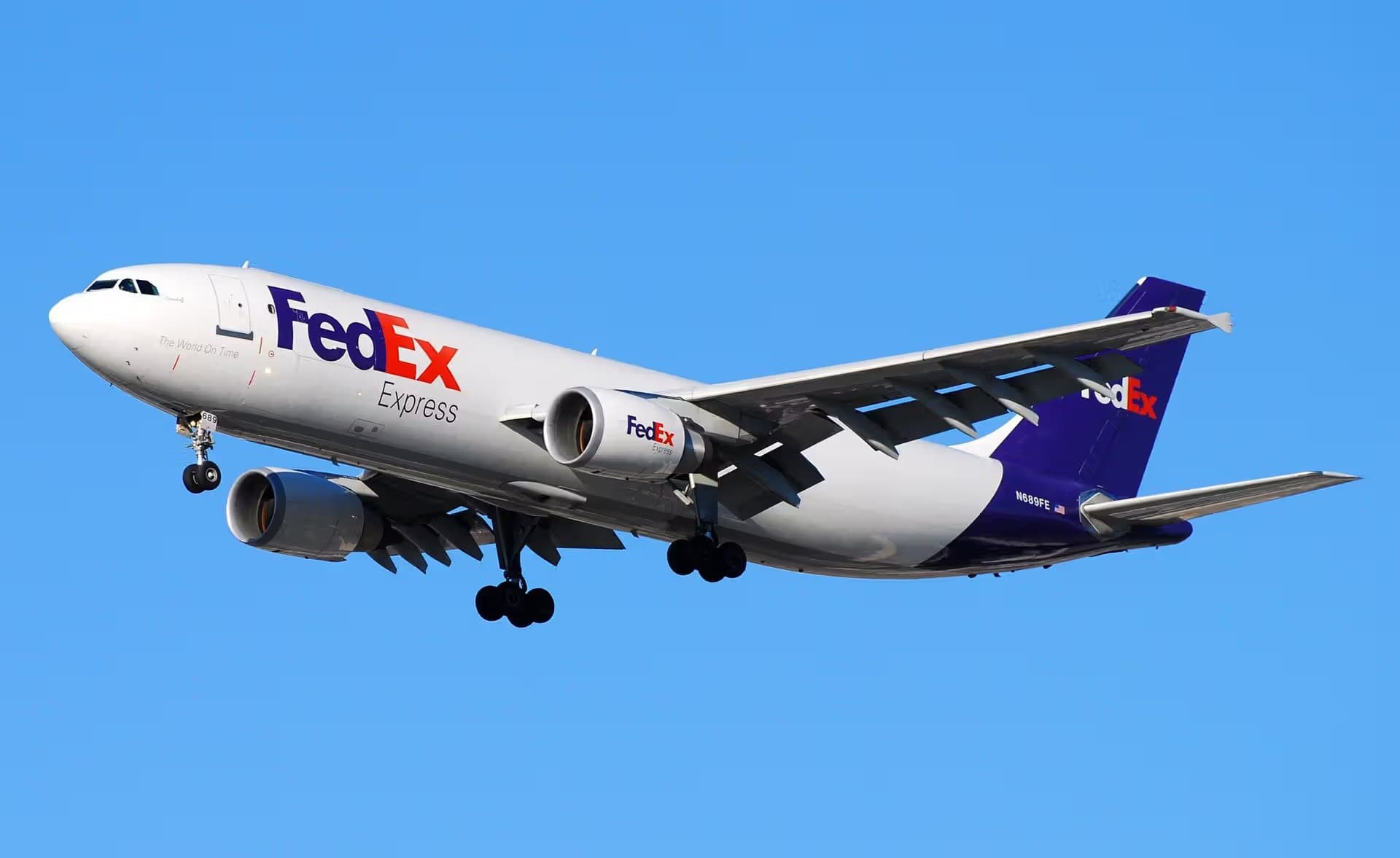 N689FE — Twin-engine aircraft