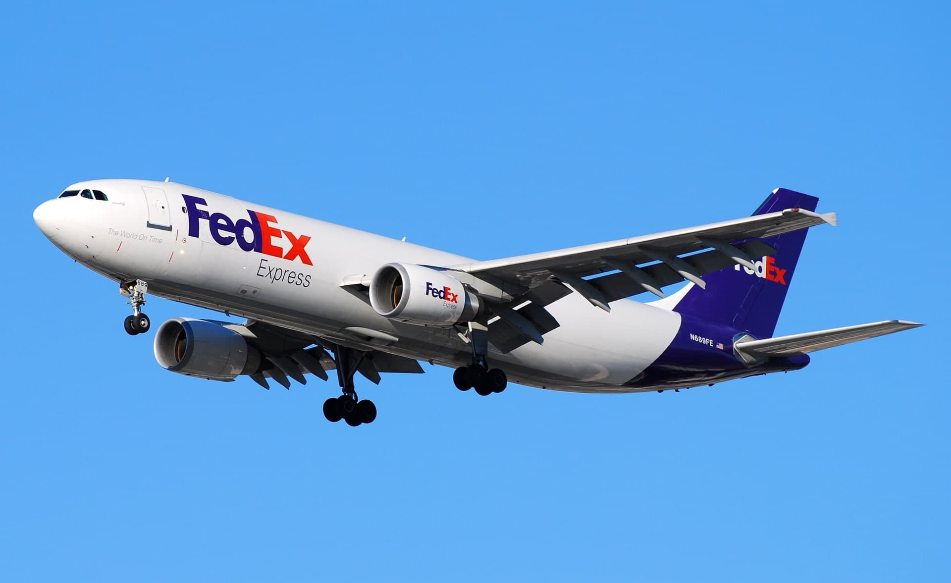 N689FE — Twin-engine aircraft
