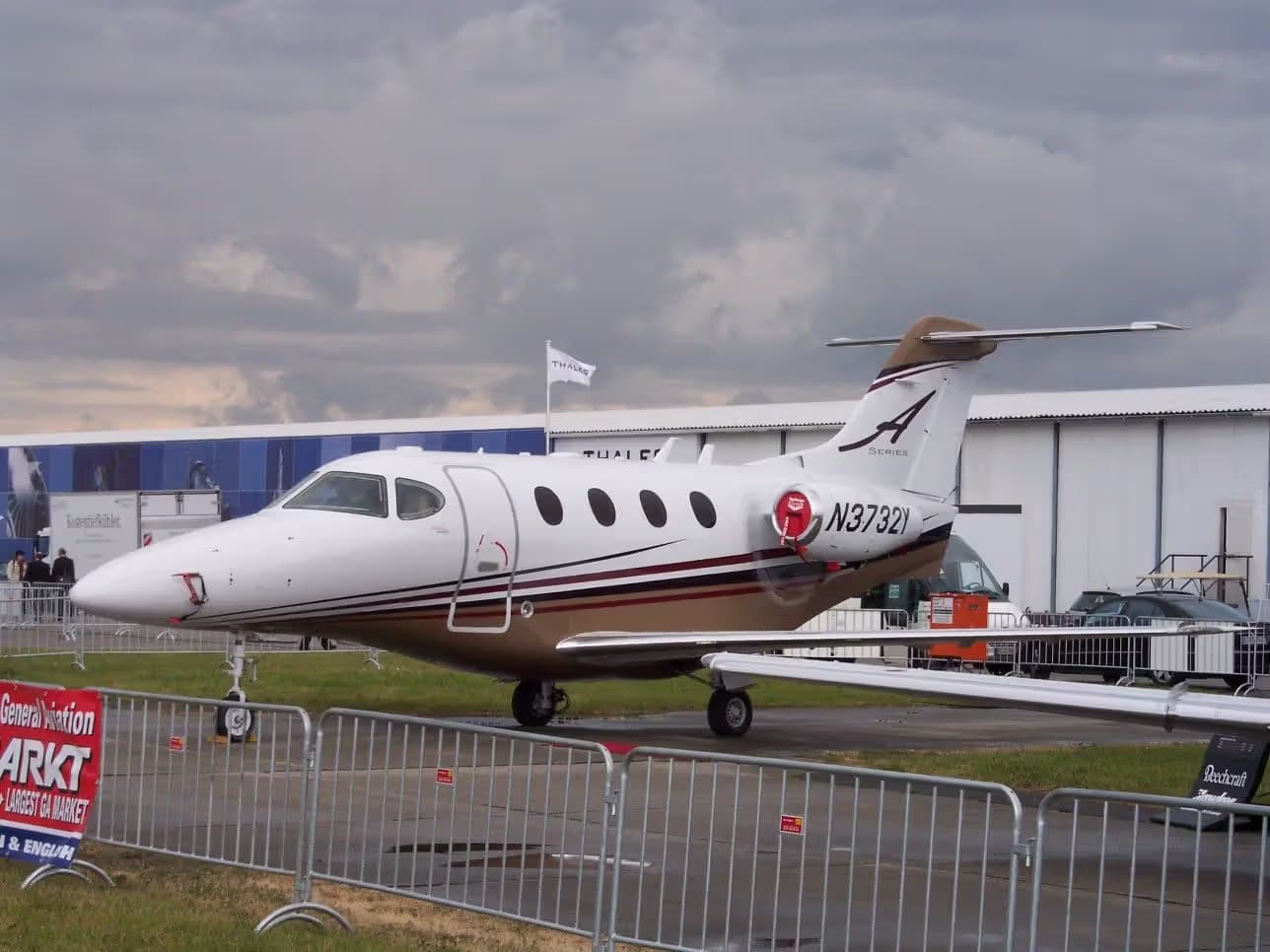 N3732Y — Business jet