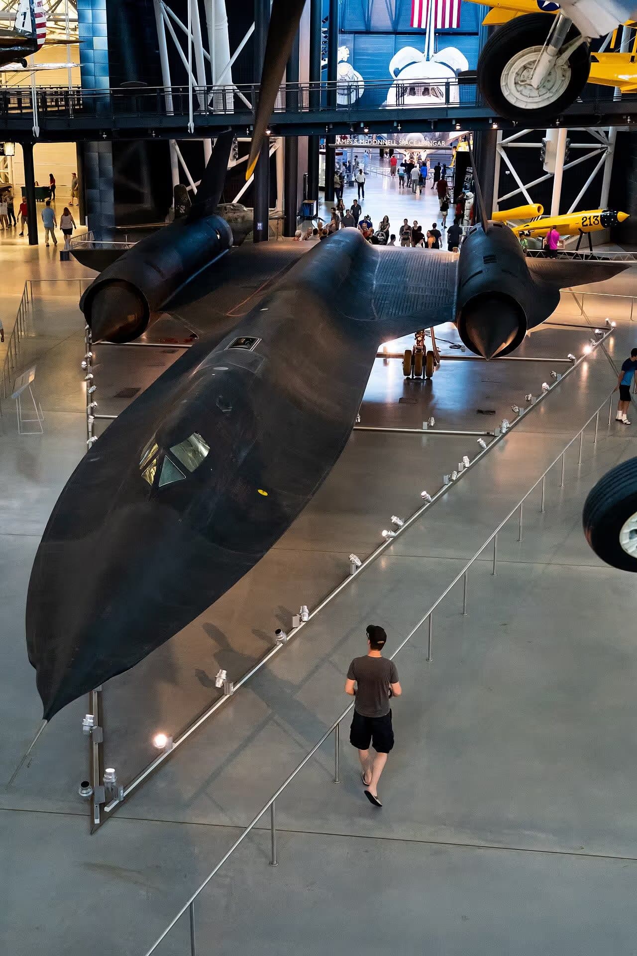 Unidentified — Twin-engine aircraft