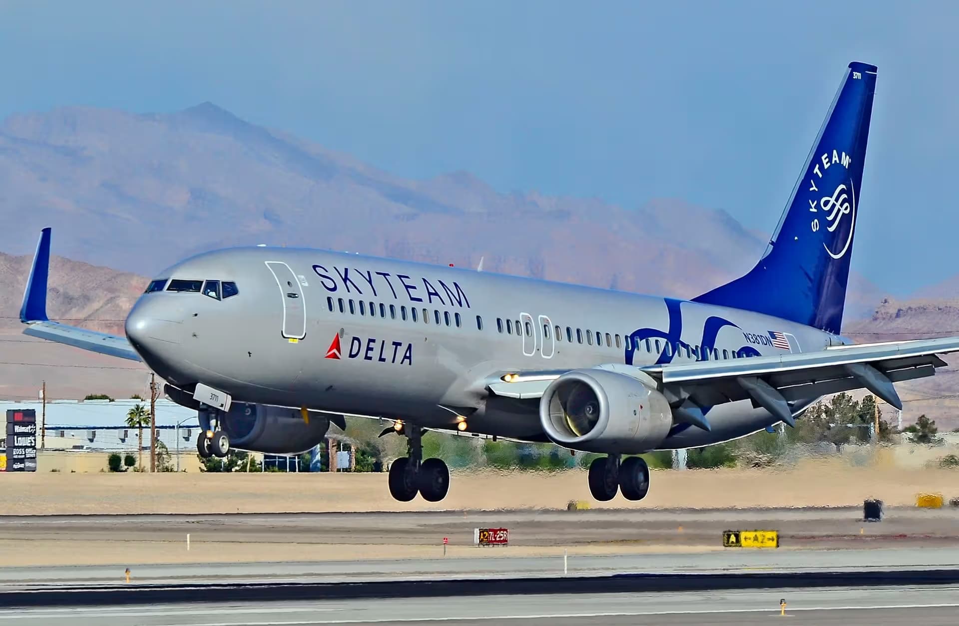 N381DN — Twin-engine aircraft