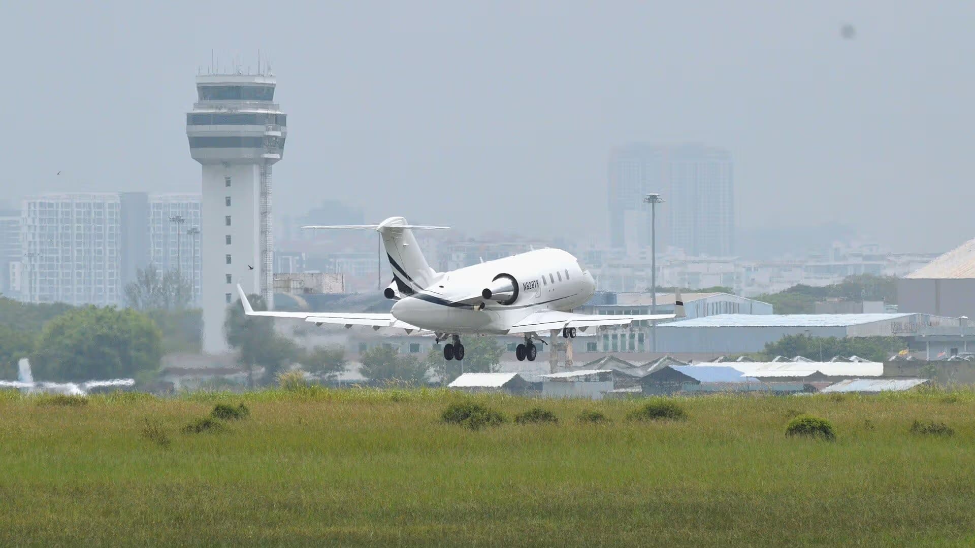 N828TK — Bombardier