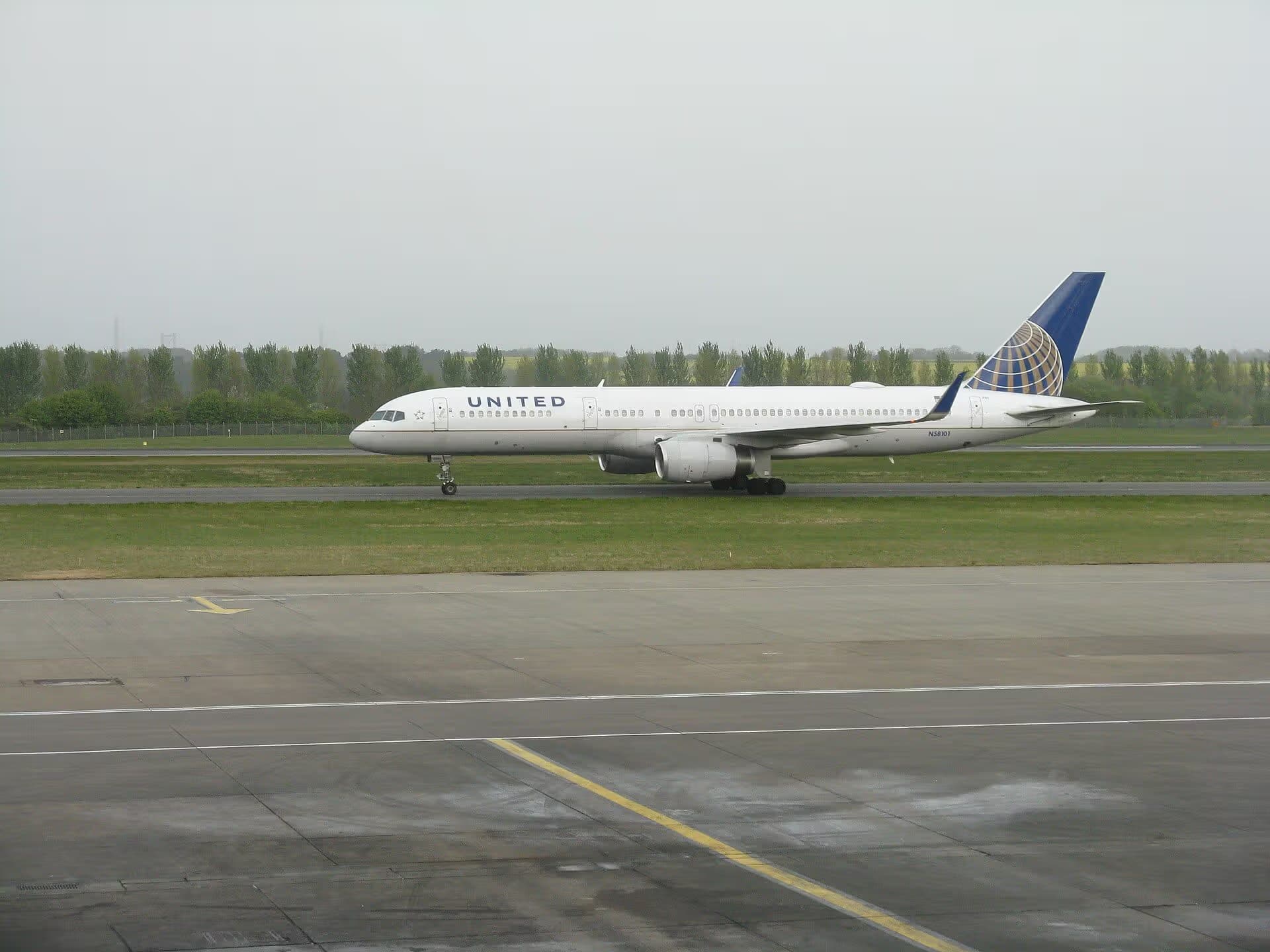 N58101 — Twin-engine aircraft