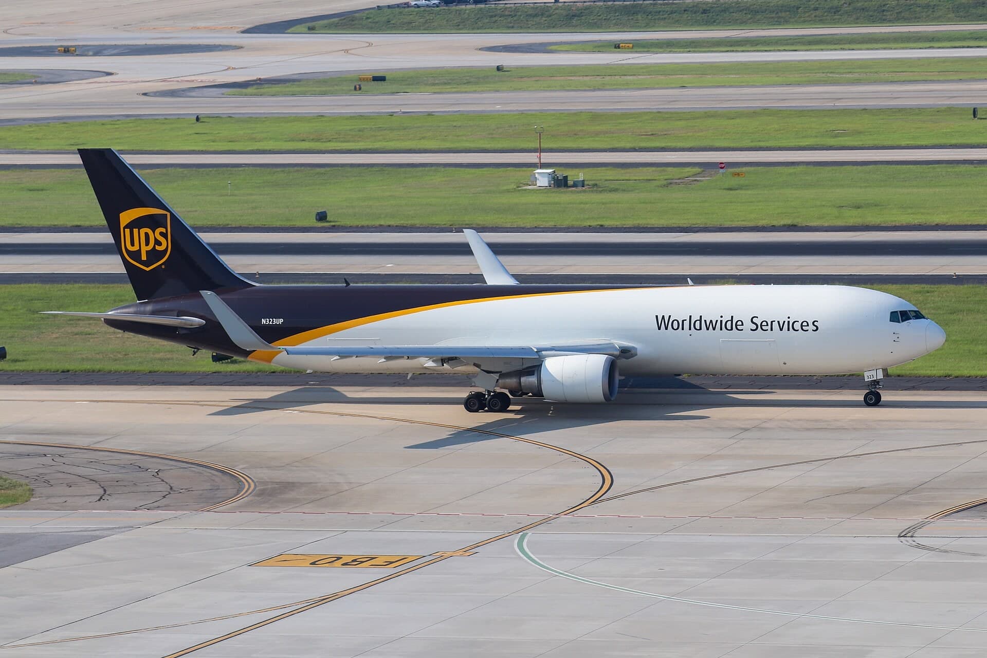 N323UP — Twin-engine aircraft
