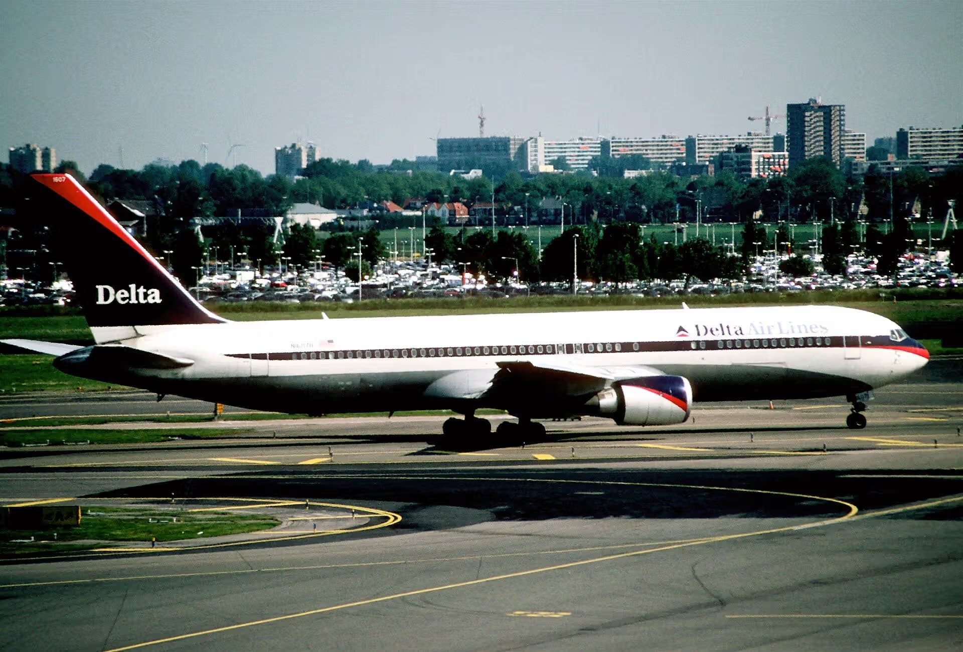 N1607B — Twin-engine aircraft