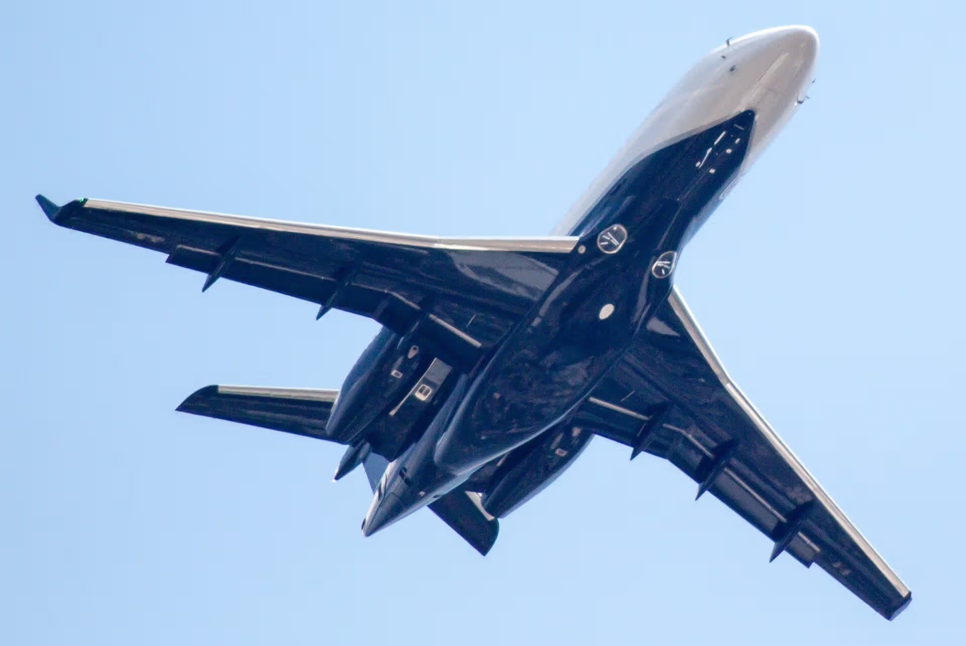N676EE — Business jet