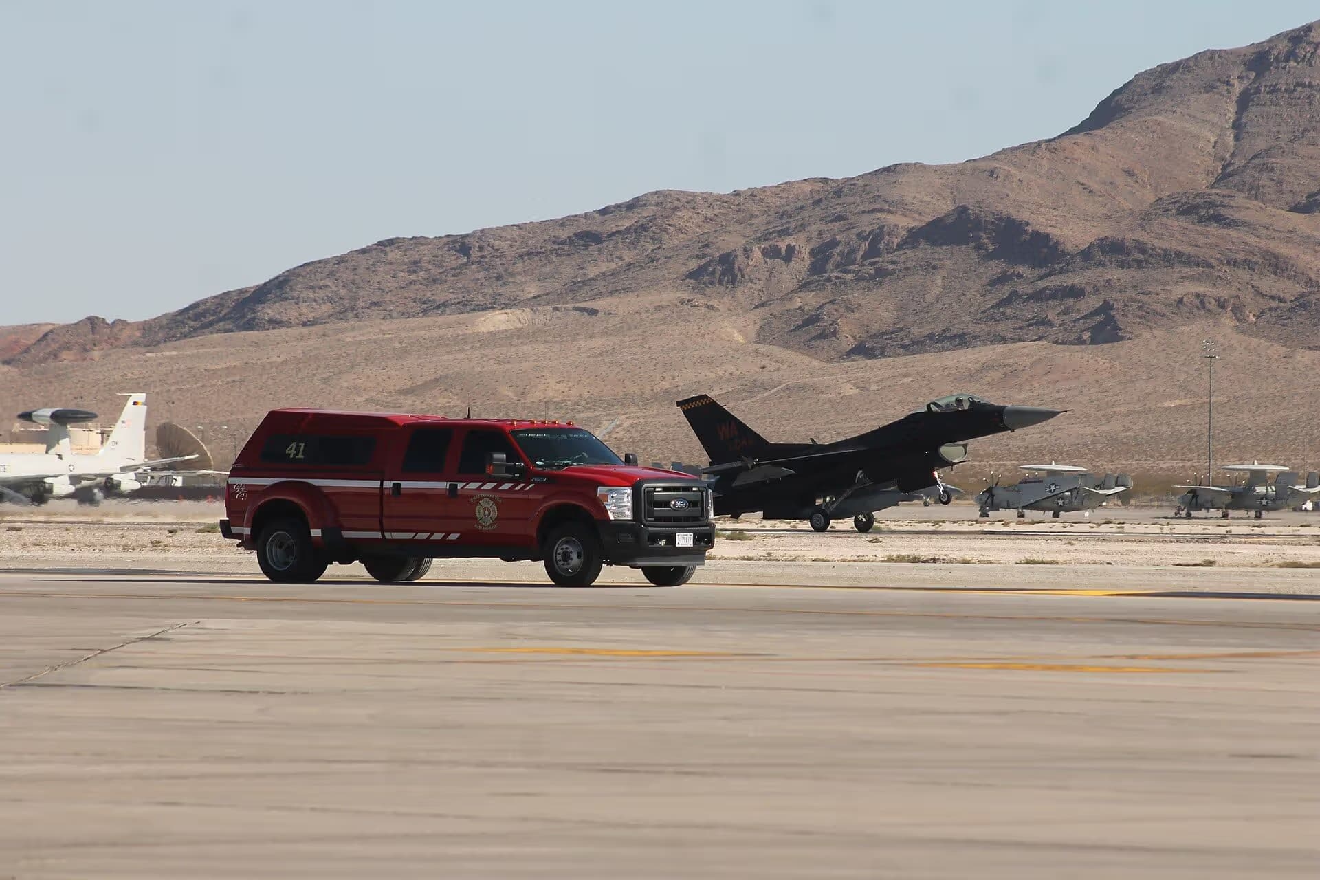 Unidentified — Single-engine aircraft