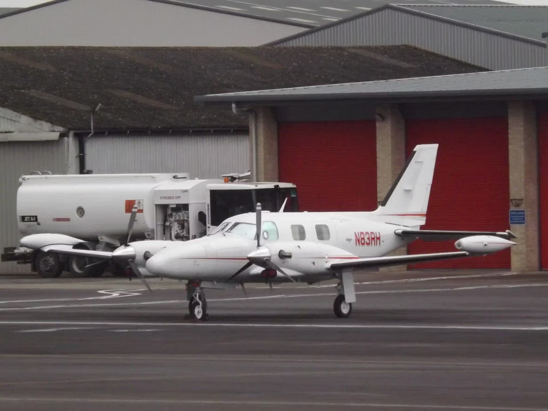 N83RH — Twin-engine aircraft