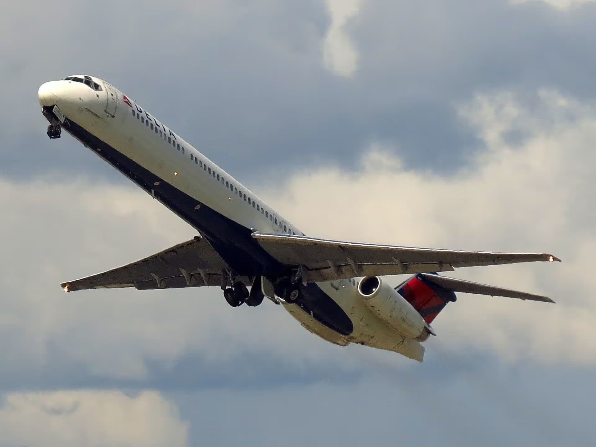 N906DE — Aircraft