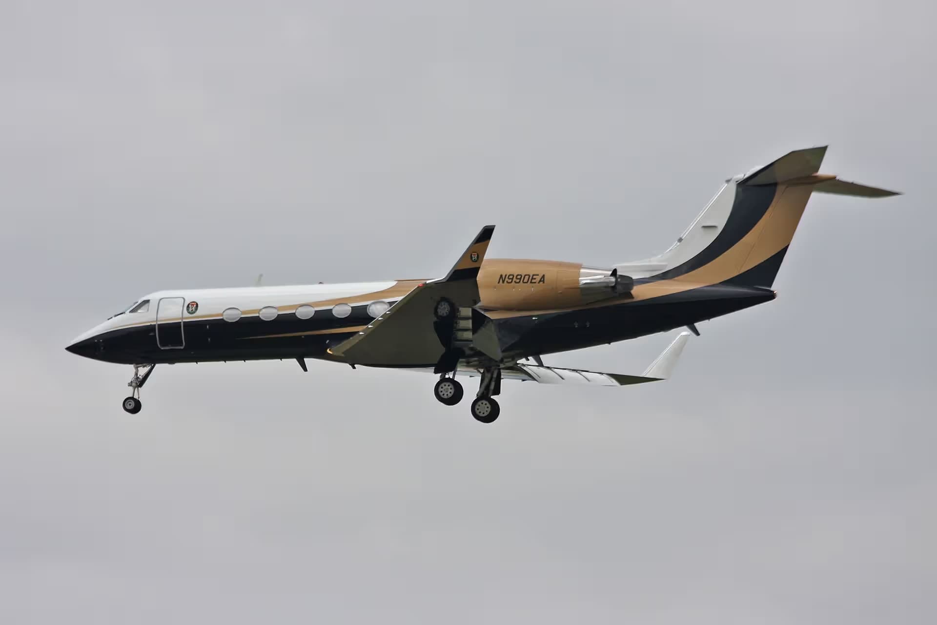 N990EA — Business jet