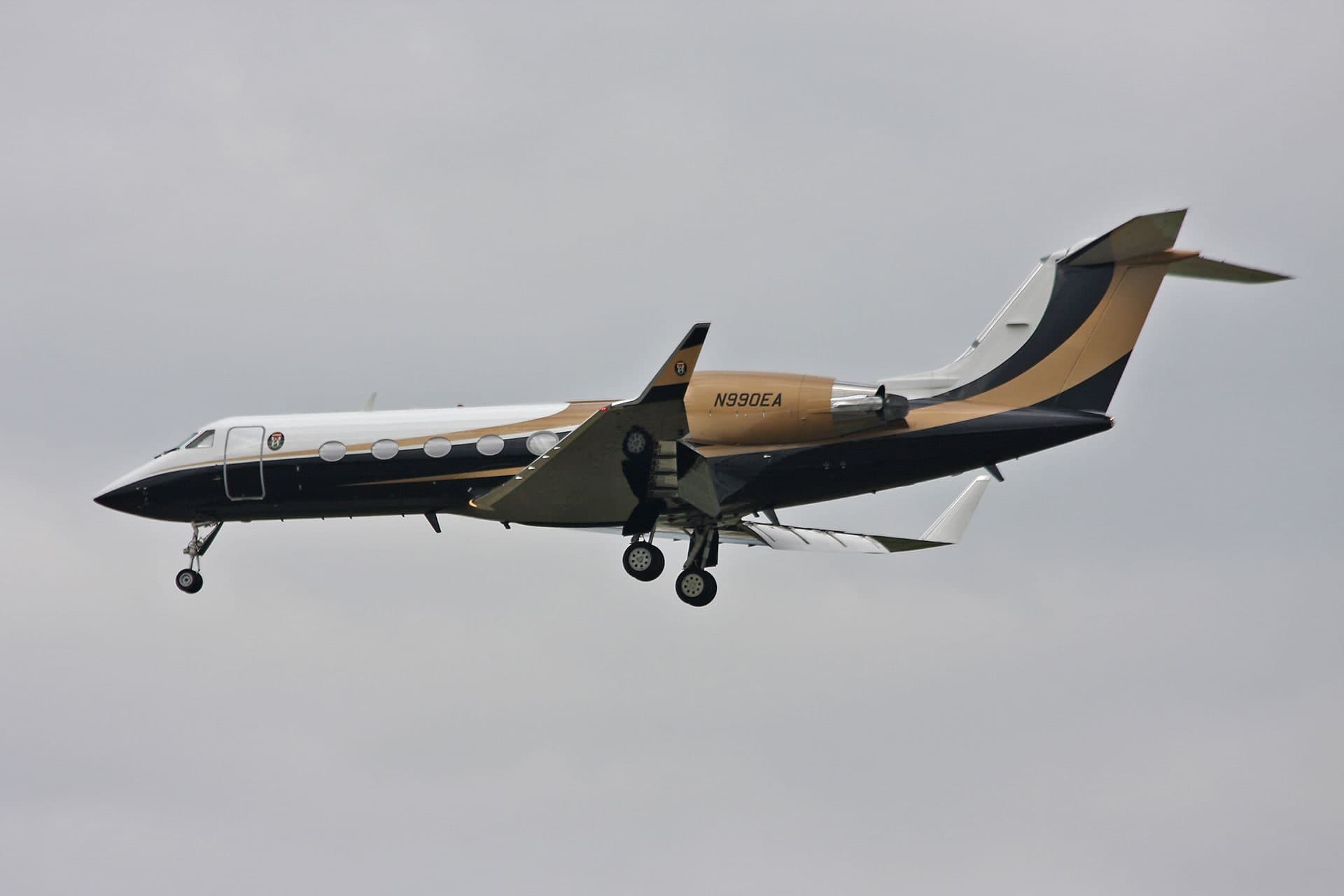 N990EA — Business jet