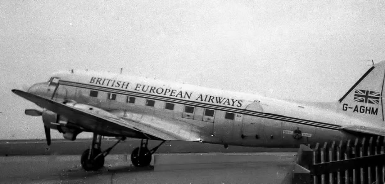 G-AGHM — Twin-engine aircraft