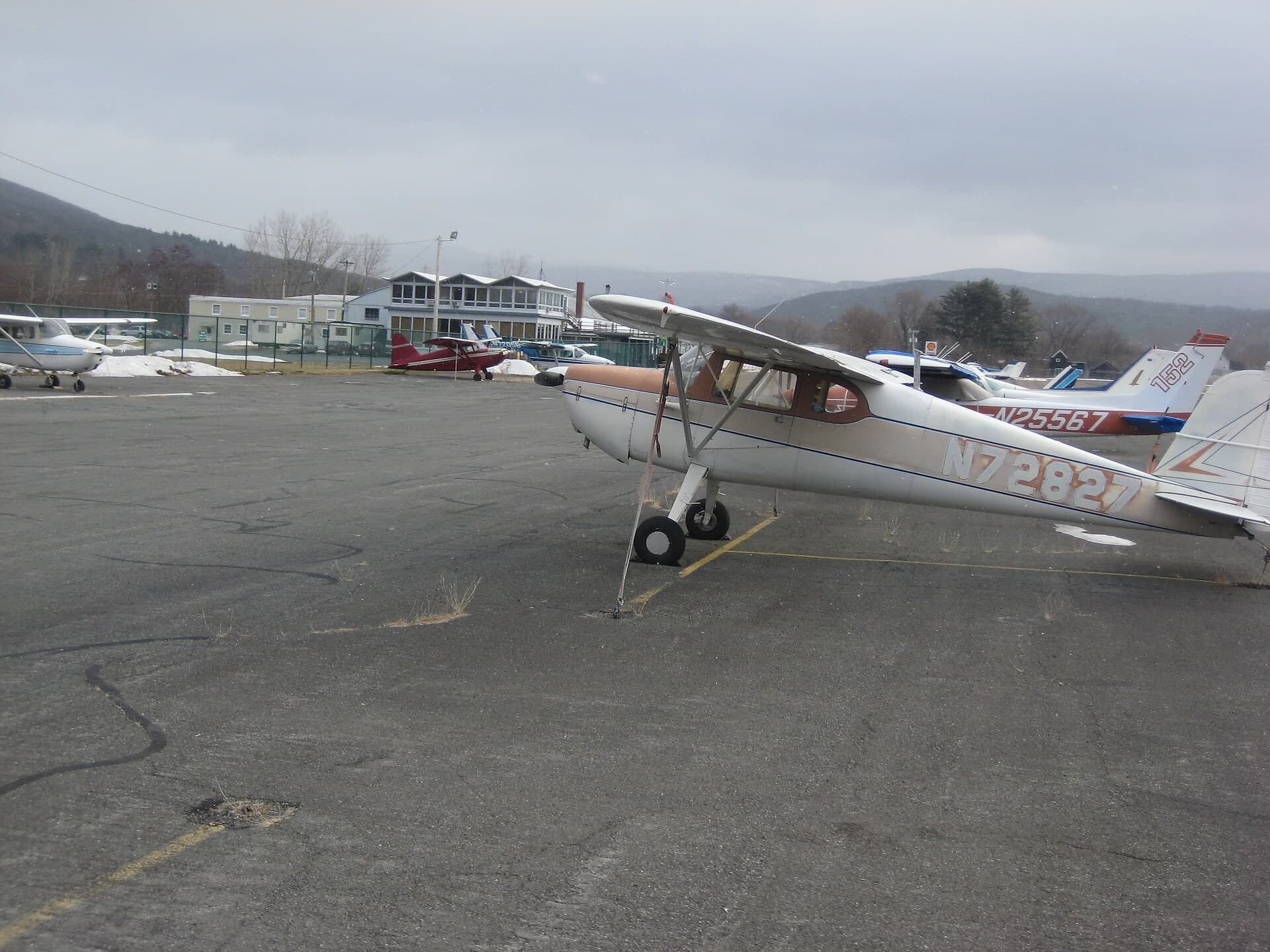 N72827 — Single-engine aircraft