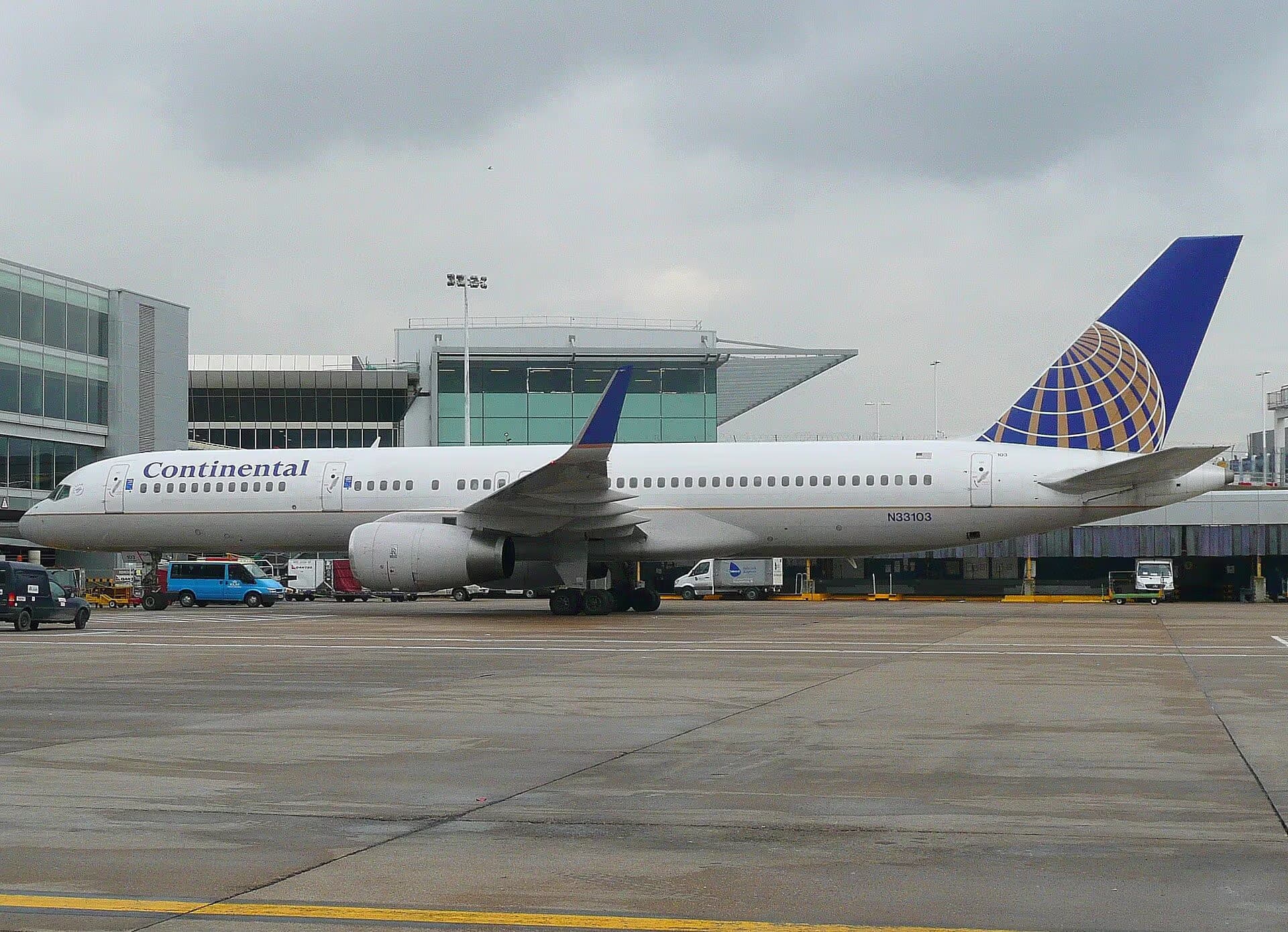 N33103 — Twin-engine aircraft