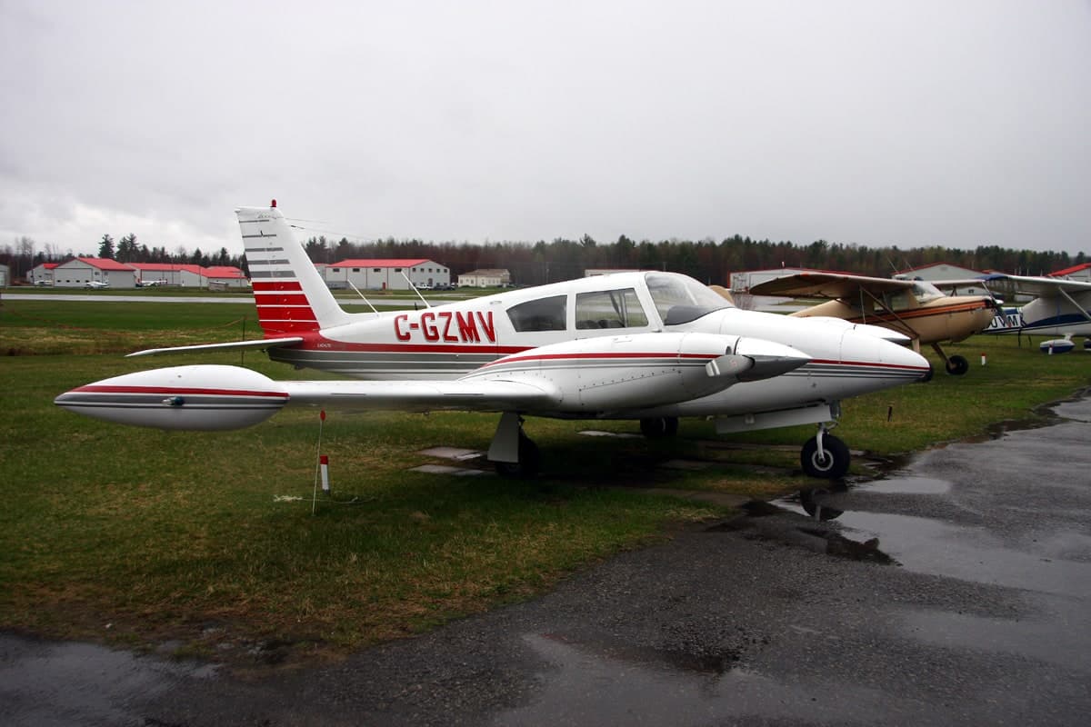 C-GZMV — Twin-engine aircraft