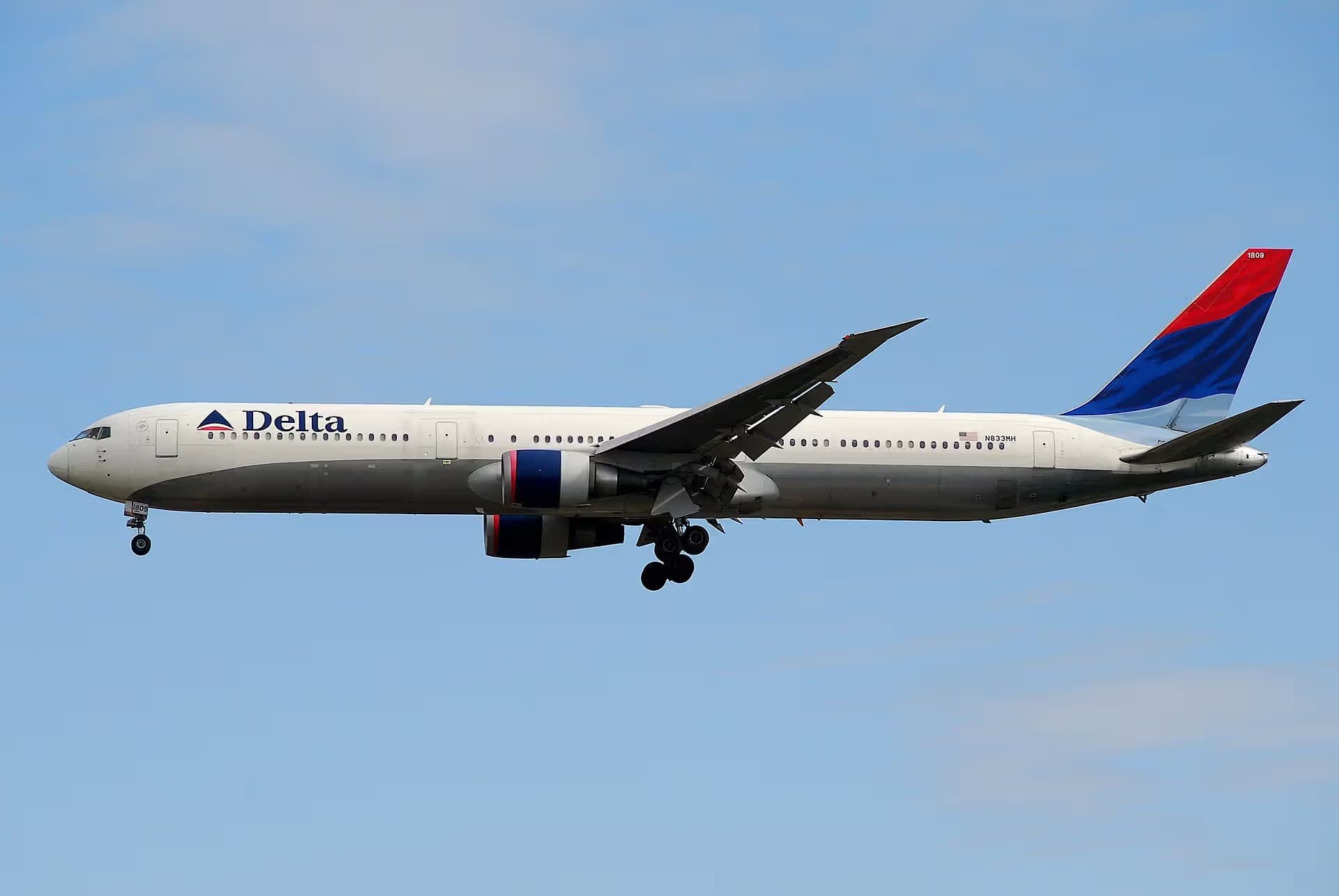 N833MH — Boeing