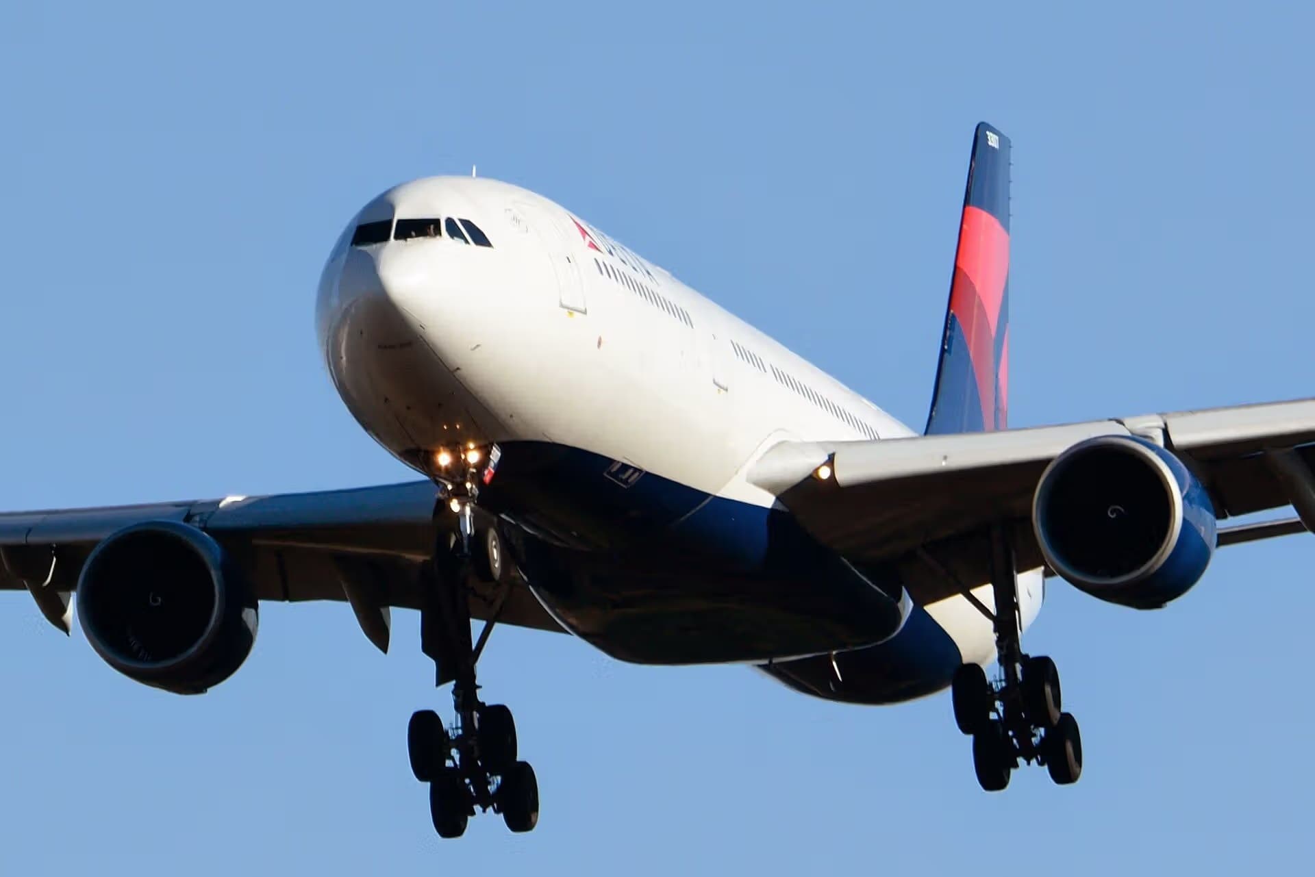 N807NW — Twin-engine aircraft
