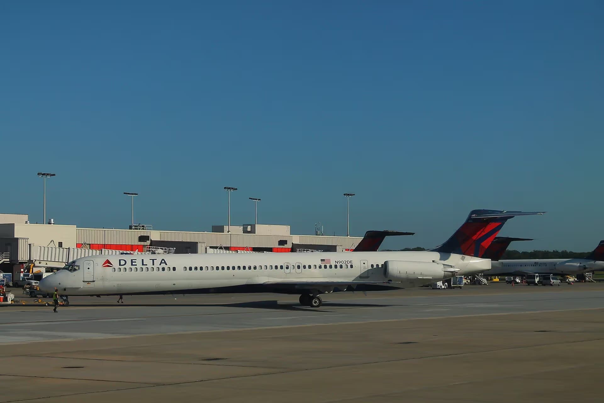 N902DE — Aircraft