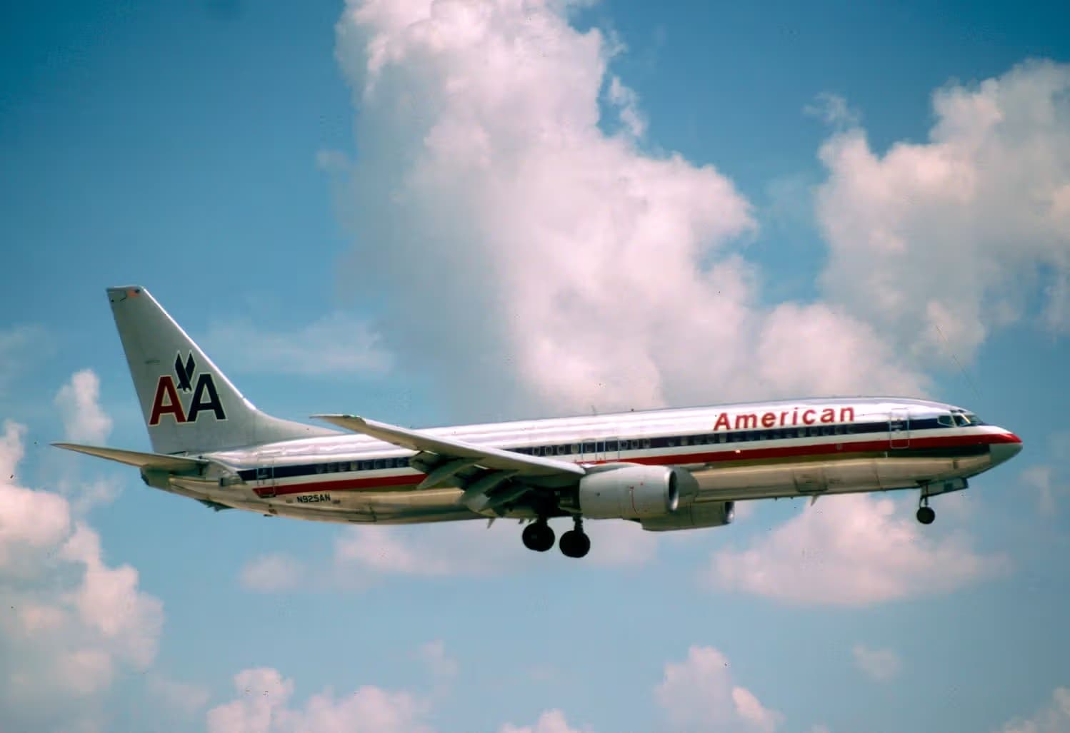 N925AN — Twin-engine aircraft