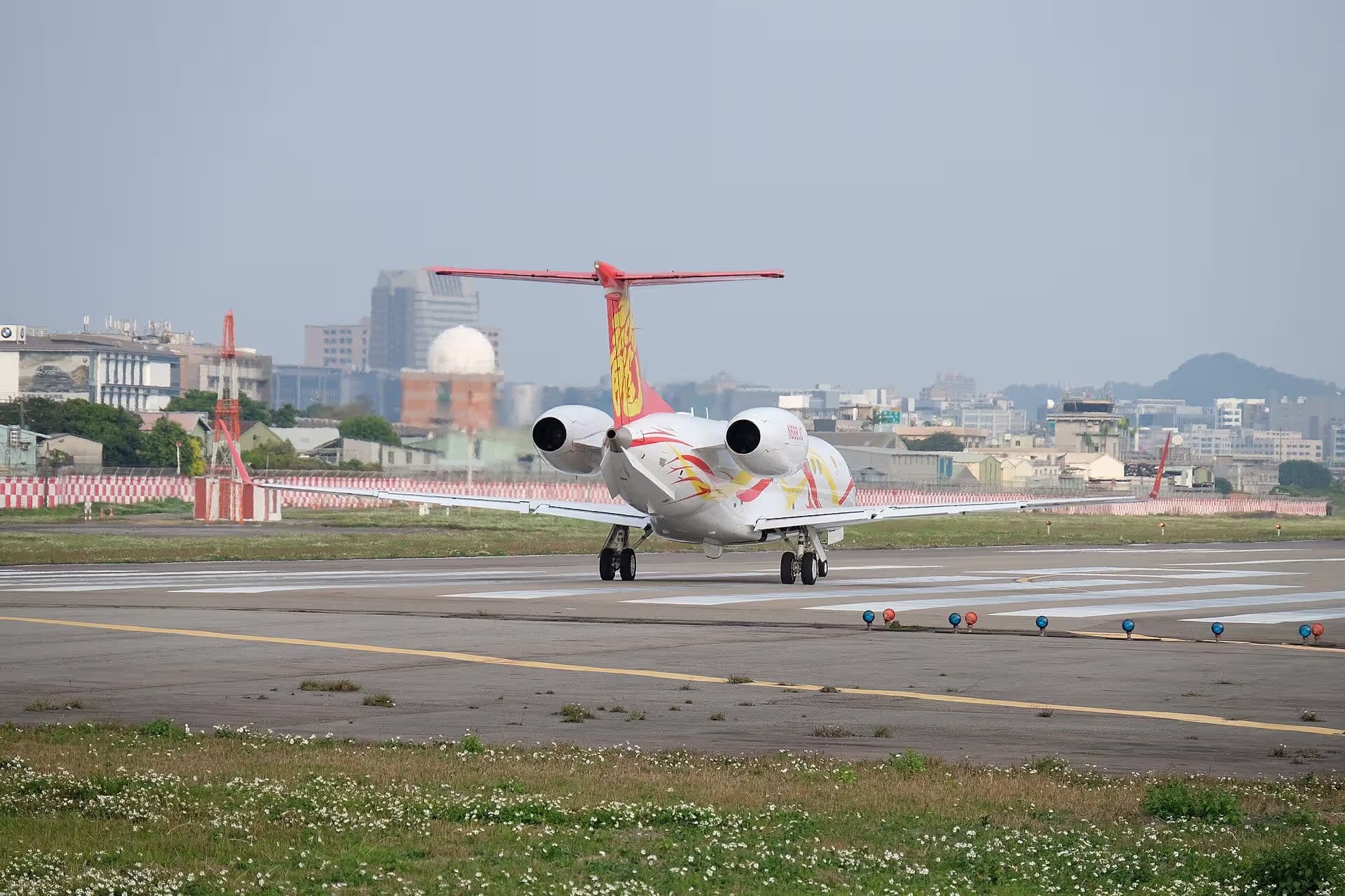 N688JC — Twin-engine aircraft
