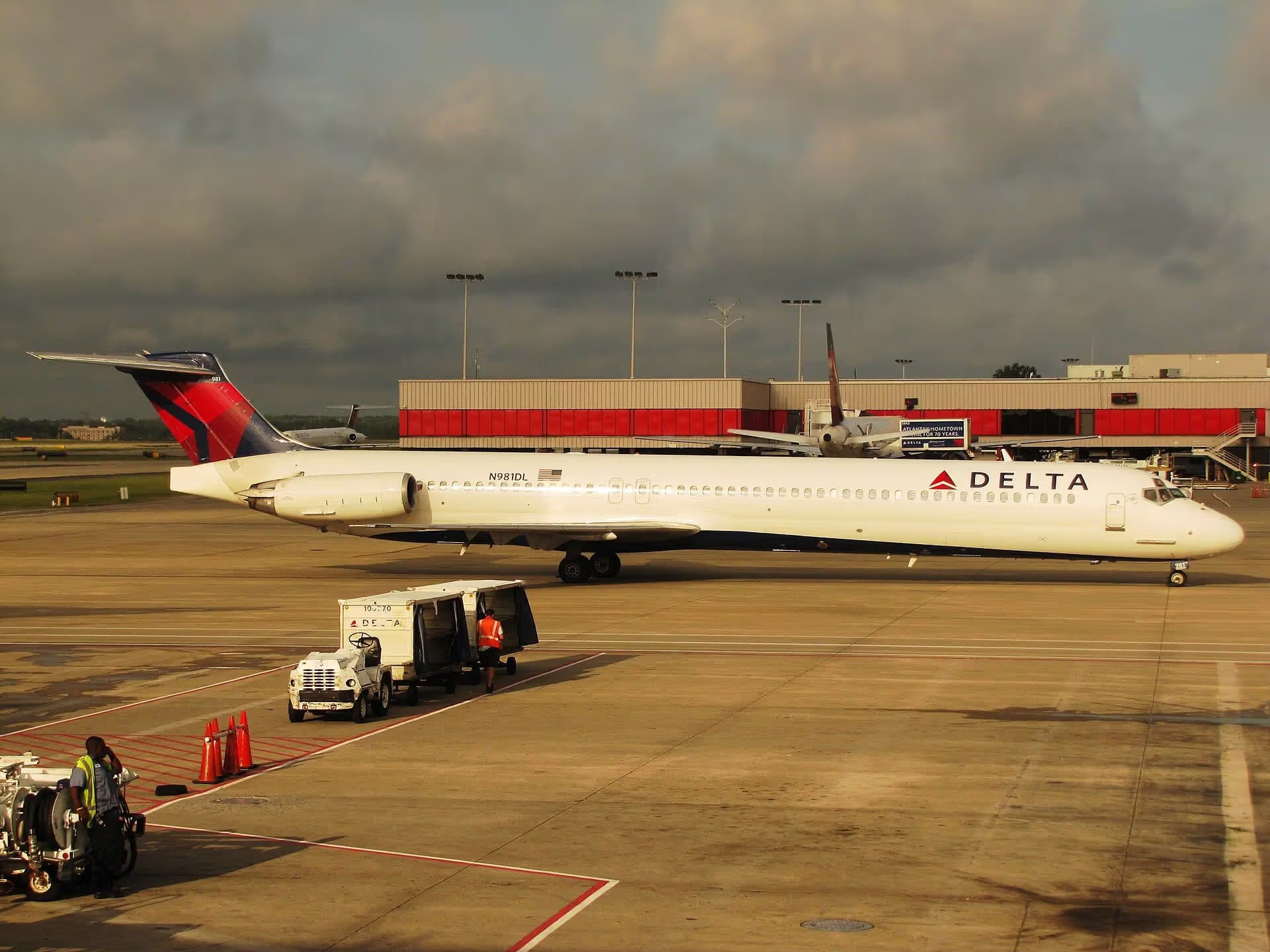 N981DL — Aircraft