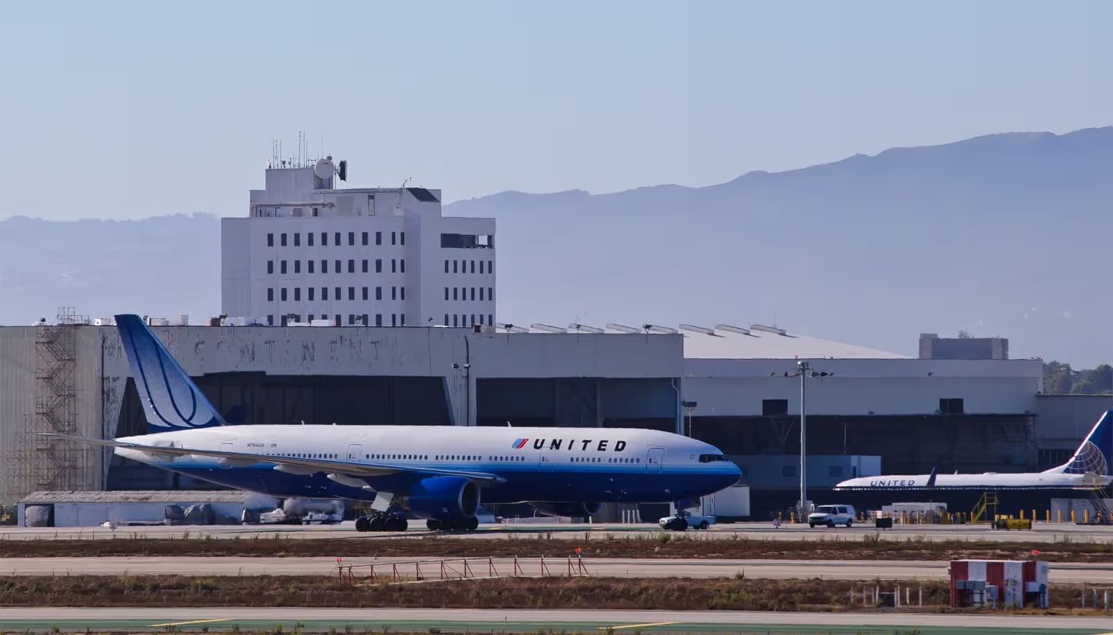 N784UA — Boeing