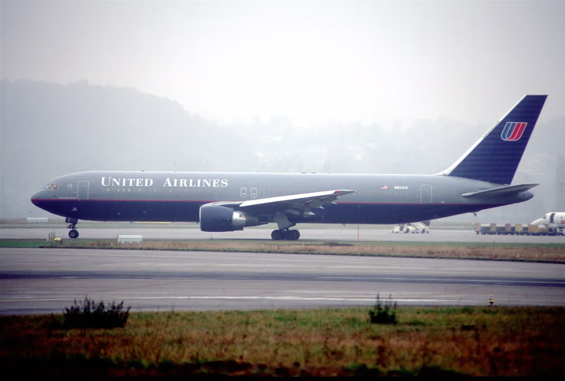 N651UA — Twin-engine aircraft