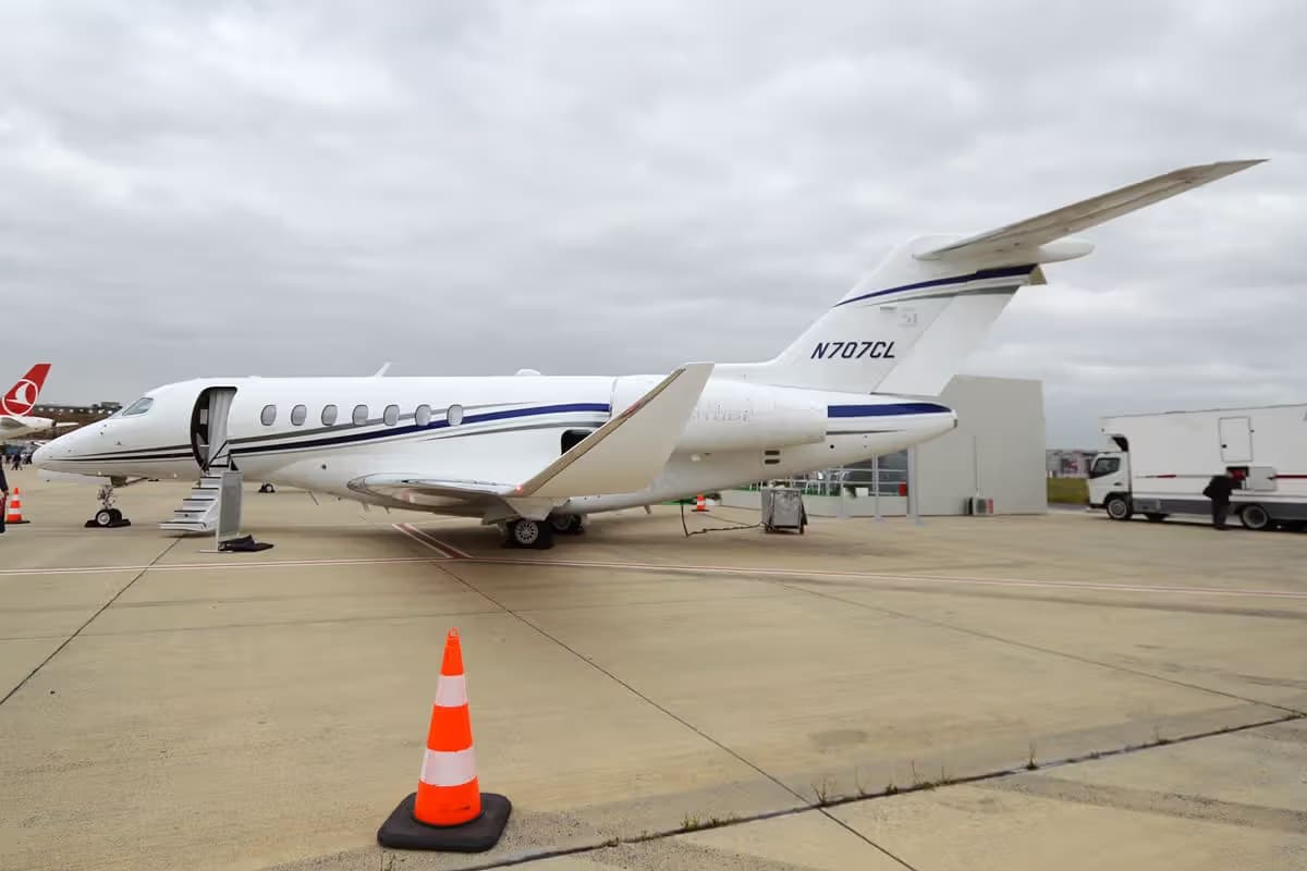 N707CL — Business jet