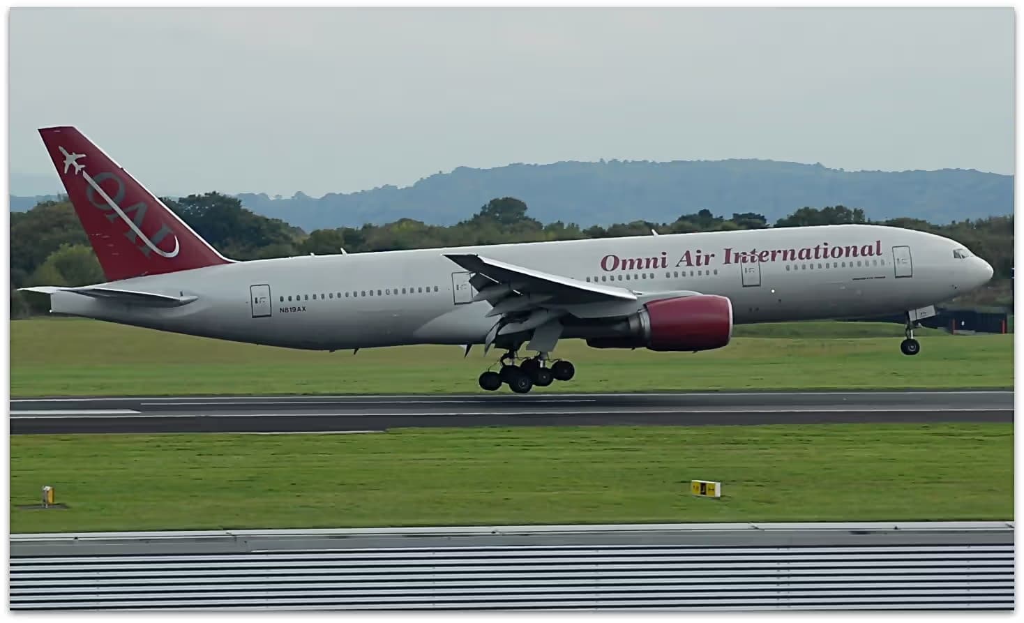 N819AX — Boeing at Manchester Airport