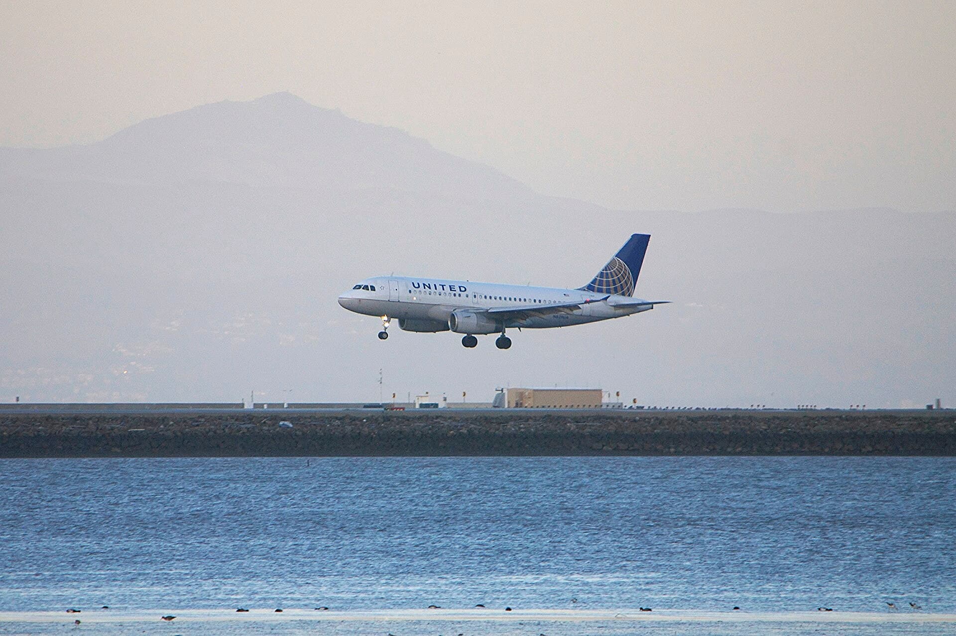 N839UA — Airbus