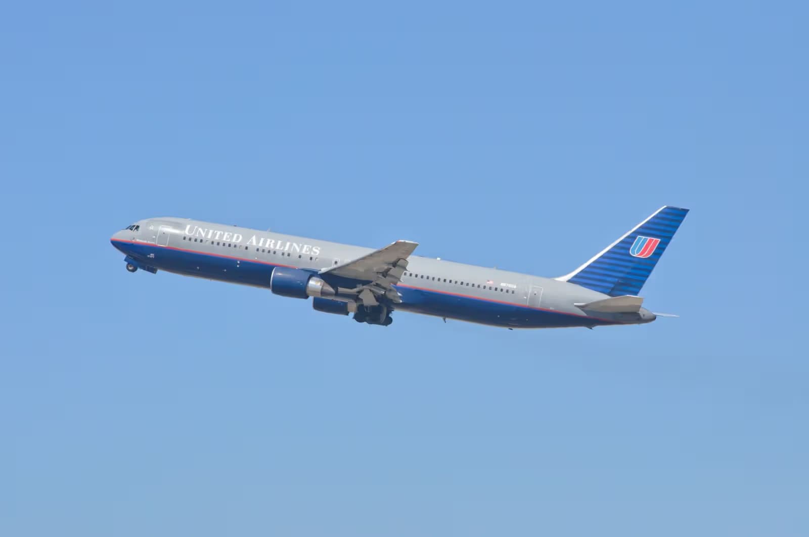 N676UA — Boeing