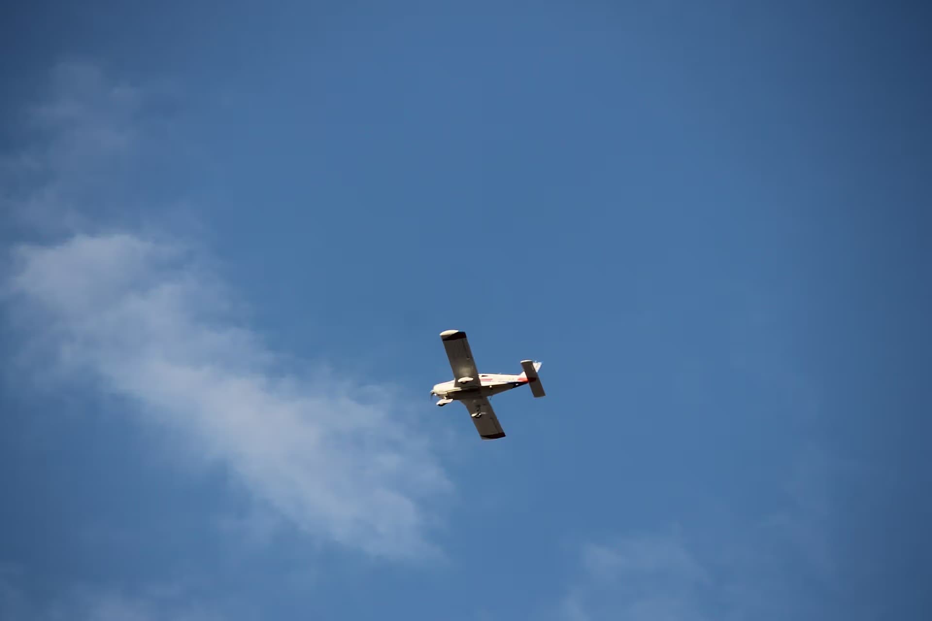 N8985W — Single-engine aircraft